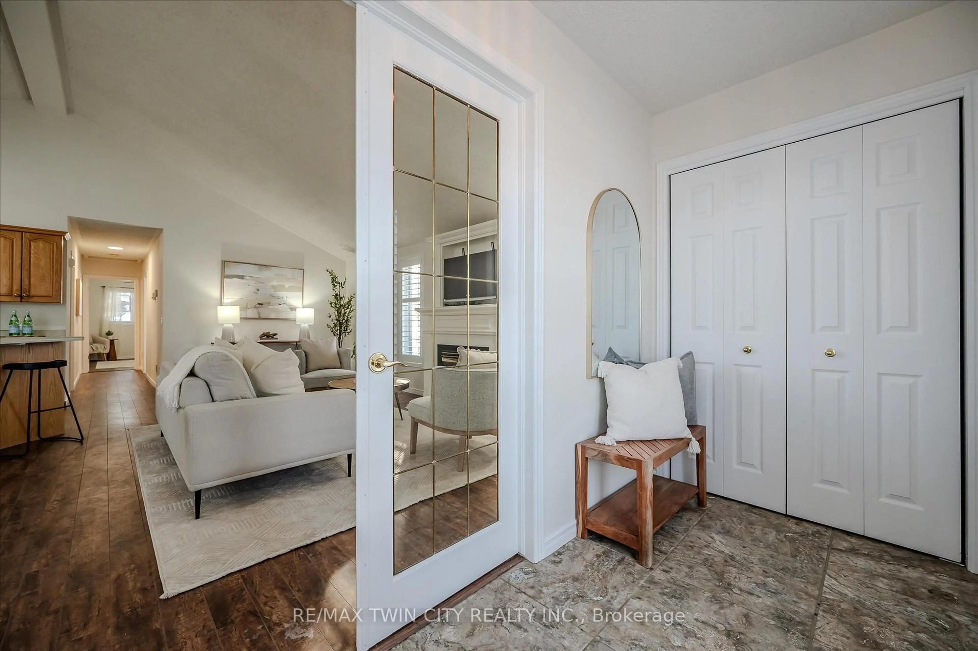 Indoor entryway for 185 Wesley Cres, Woolwich Ontario N2J 4G8