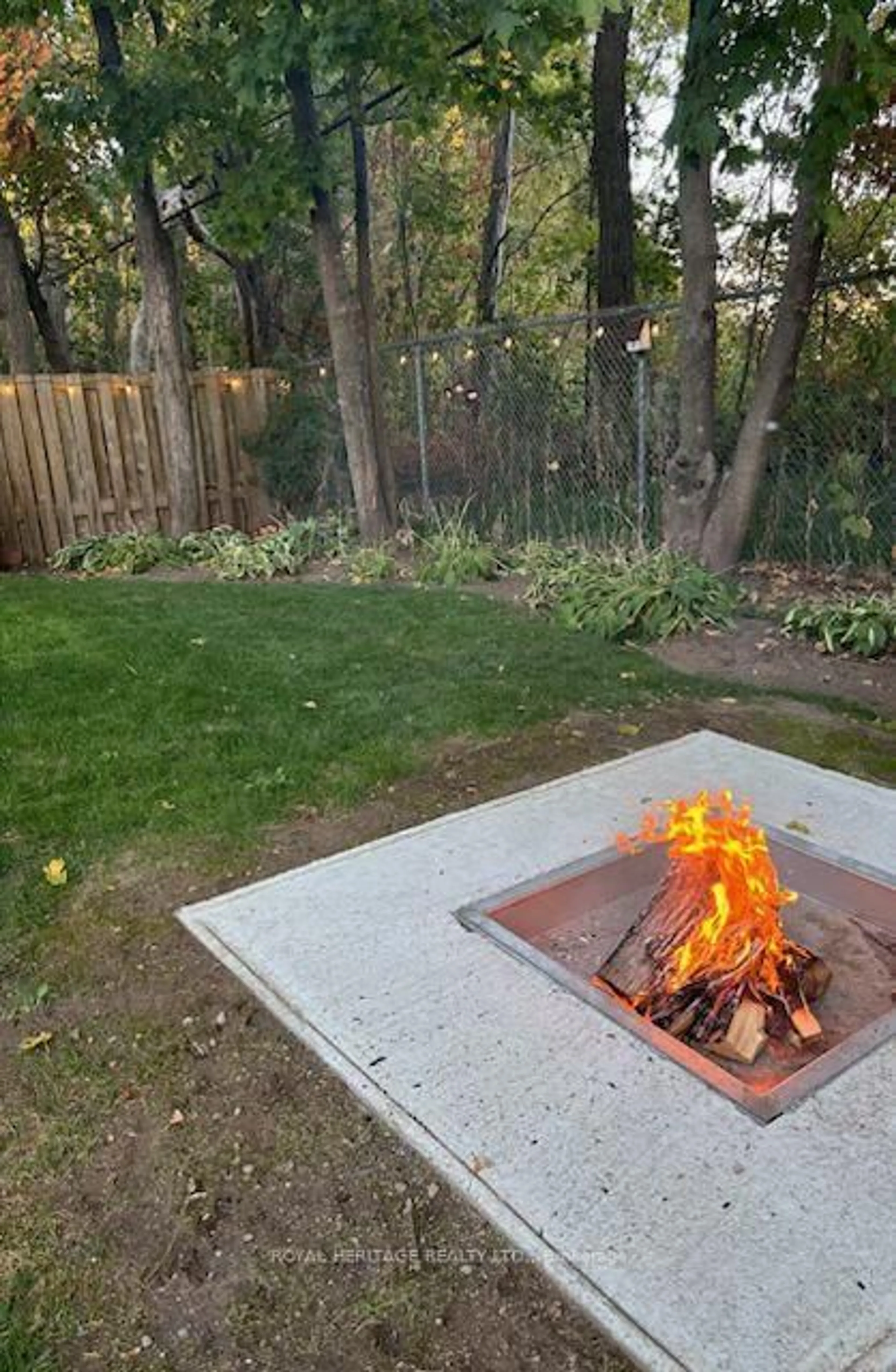 Patio, street for 731 Peterborough Ave, Selwyn Ontario K0L 1H0