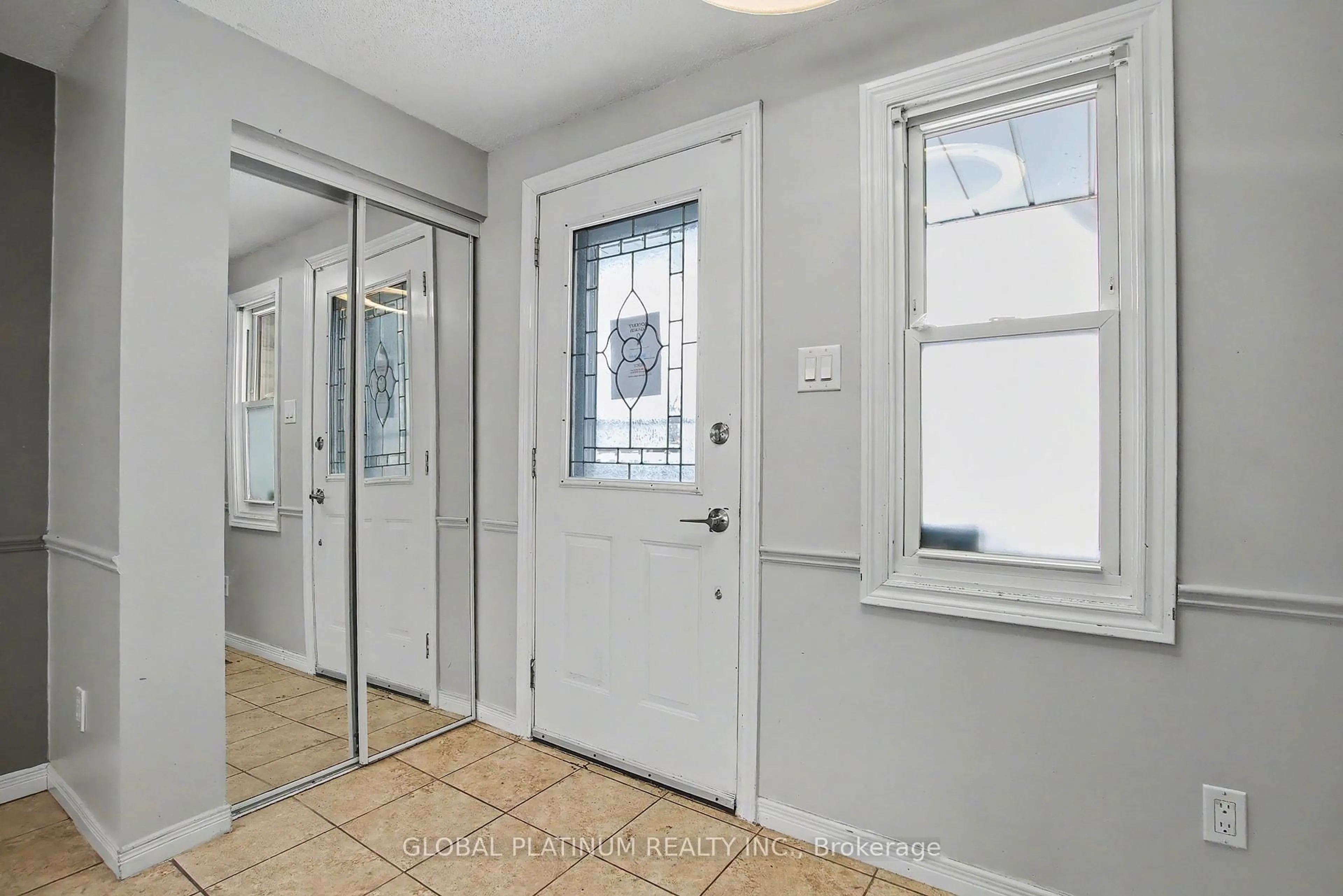 Indoor entryway for 279 Auden Rd, Guelph Ontario N1E 6N5