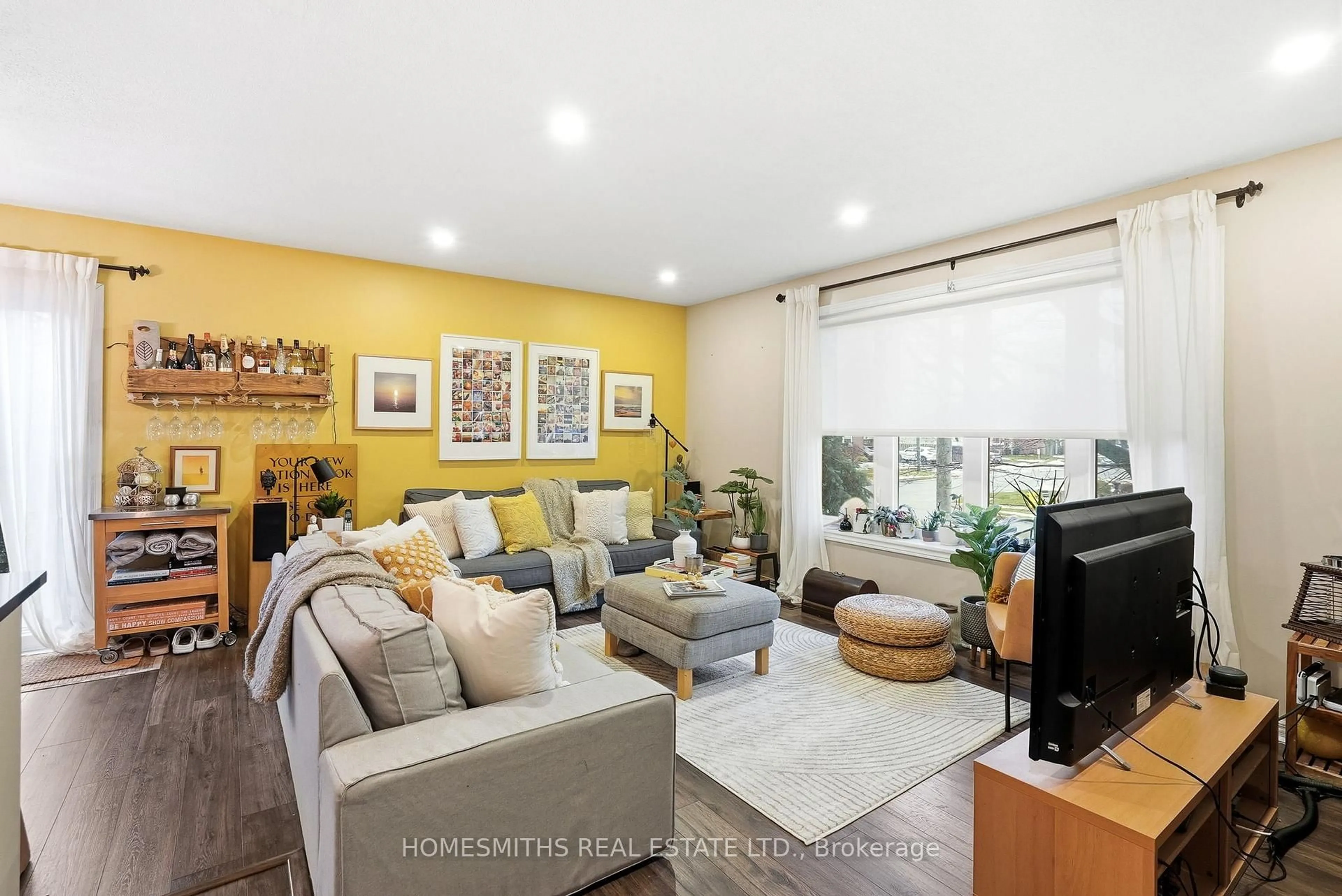 Living room with furniture, unknown for 495 Ewing St, Cobourg Ontario K9A 4N6