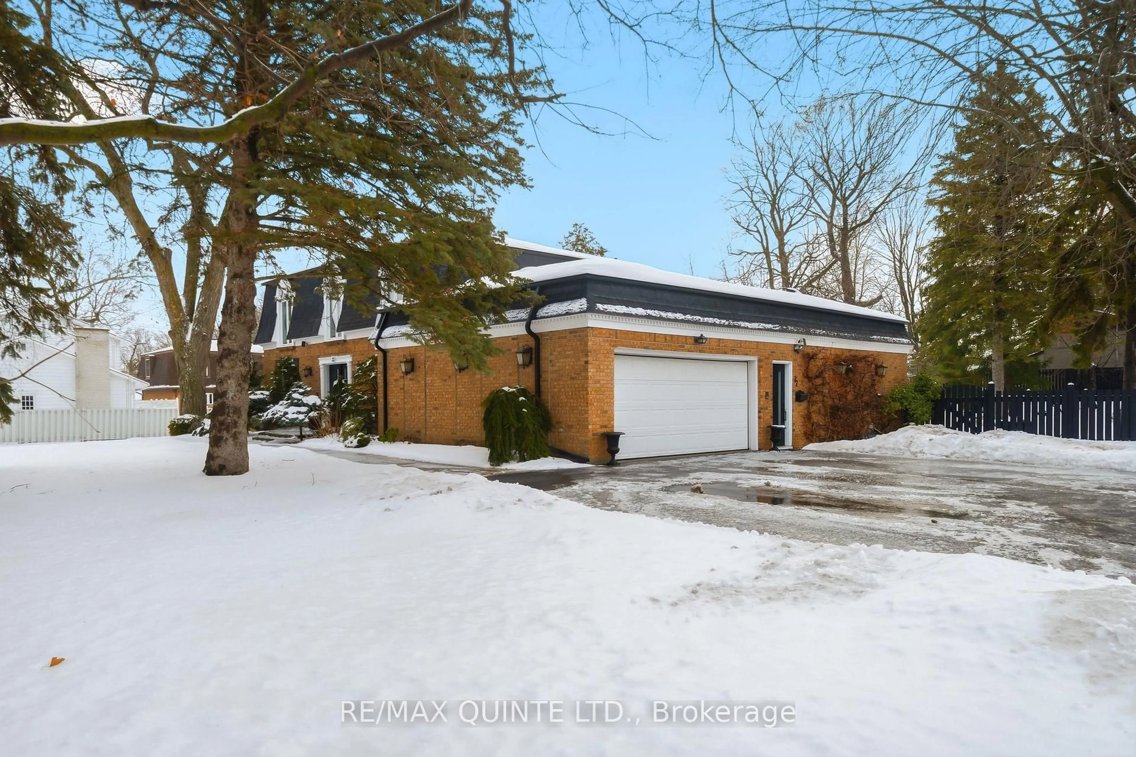 Home with brick exterior material, street for 22 Forest Hill Cres, Belleville Ontario K8N 4M5