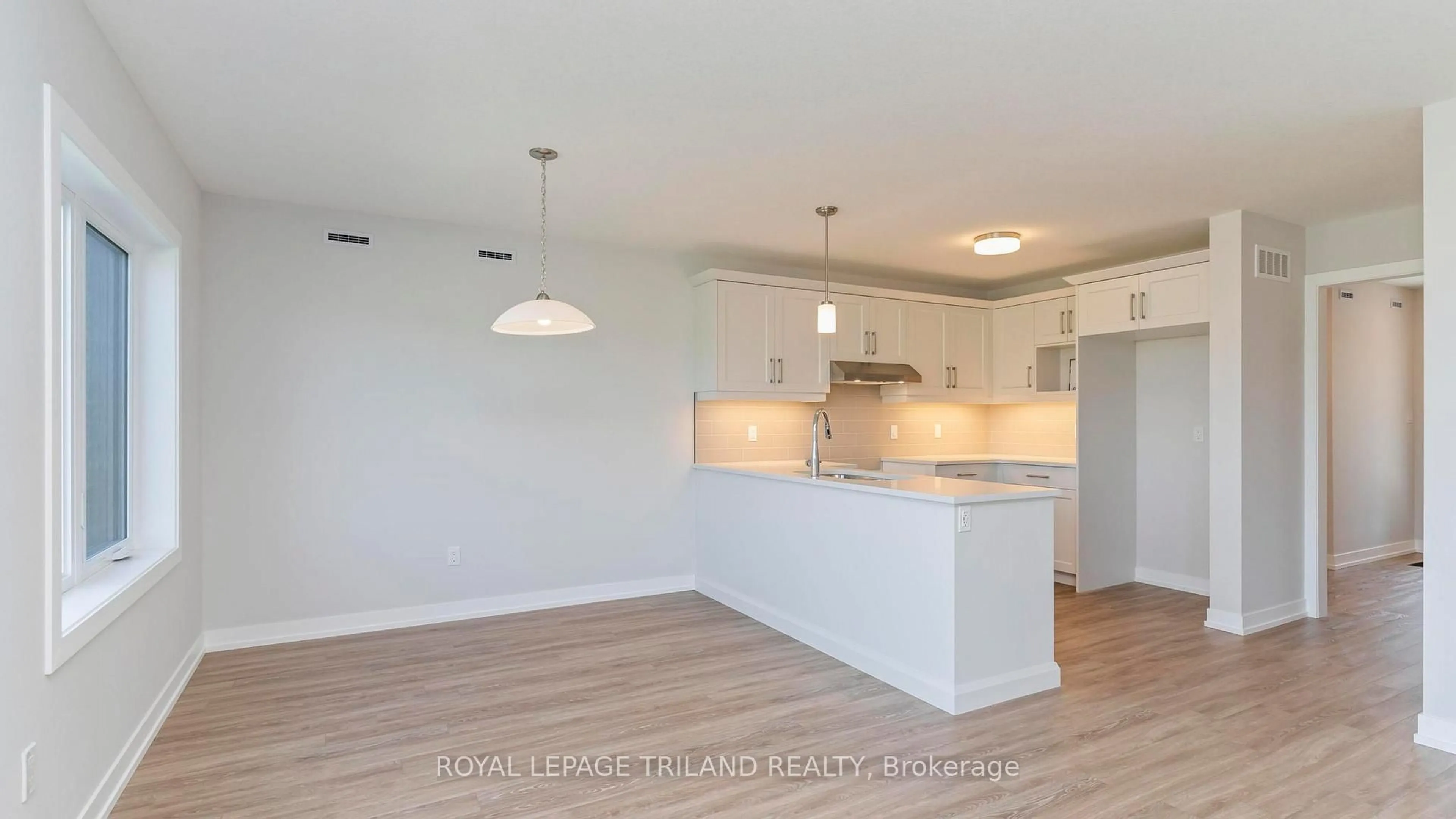 Open concept kitchen, wood/laminate floor for 47 HARROW Lane, St. Thomas Ontario N5R 0P3
