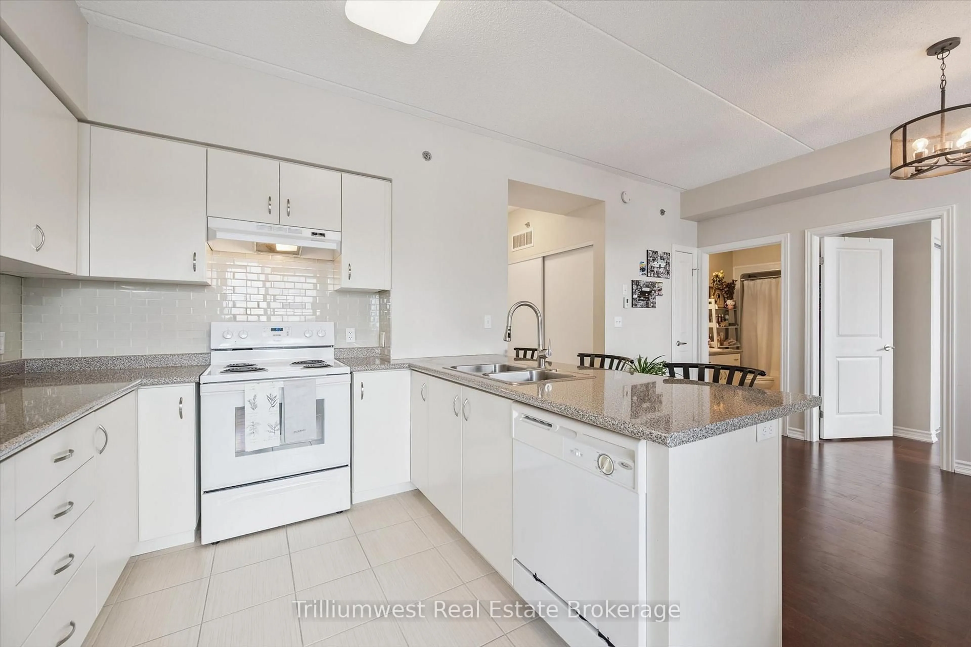 Standard kitchen, ceramic/tile floor for 1440 GORDON St #321, Guelph Ontario N1L 1C8