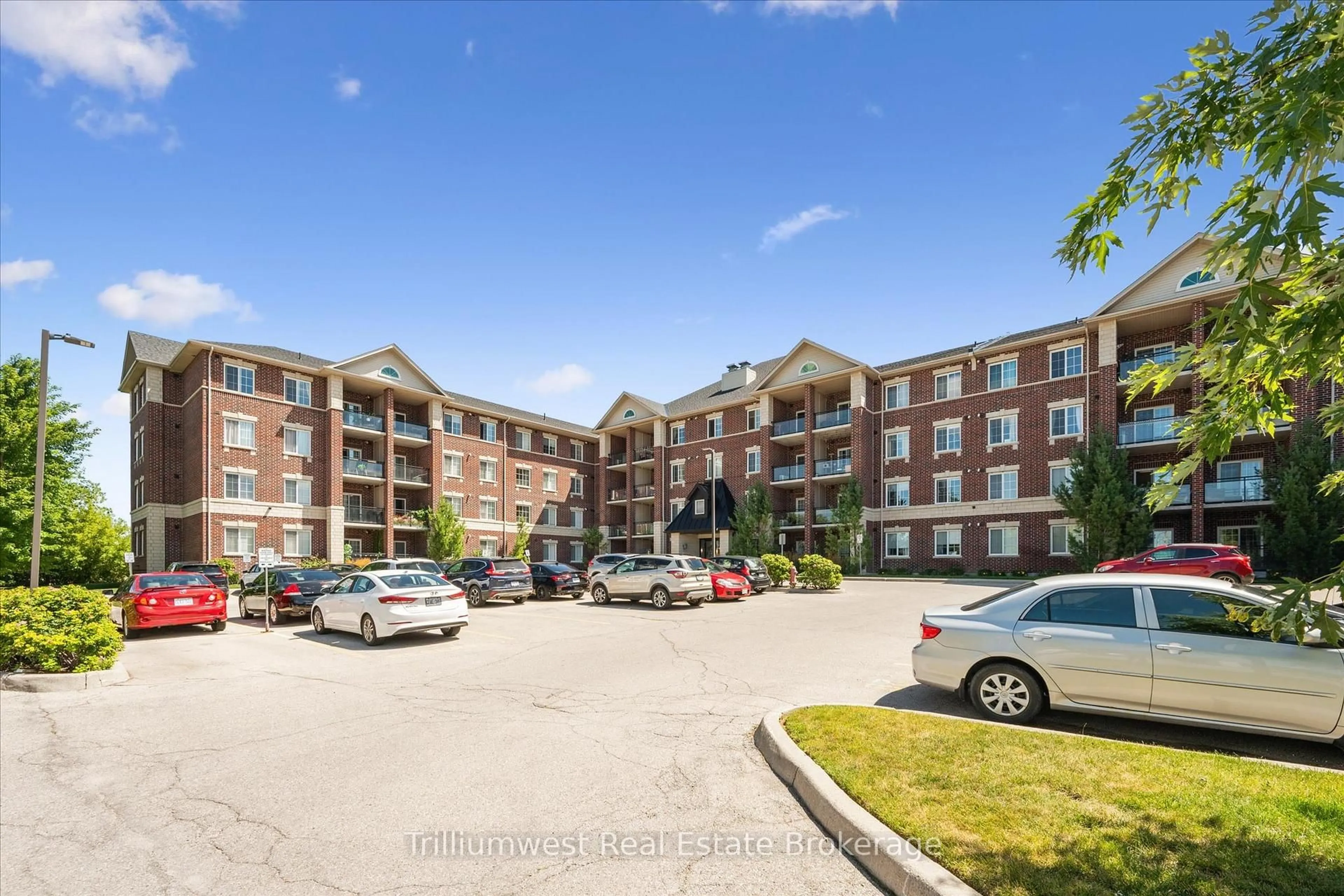 A pic from outside/outdoor area/front of a property/back of a property/a pic from drone, unknown for 1440 GORDON St #321, Guelph Ontario N1L 1C8