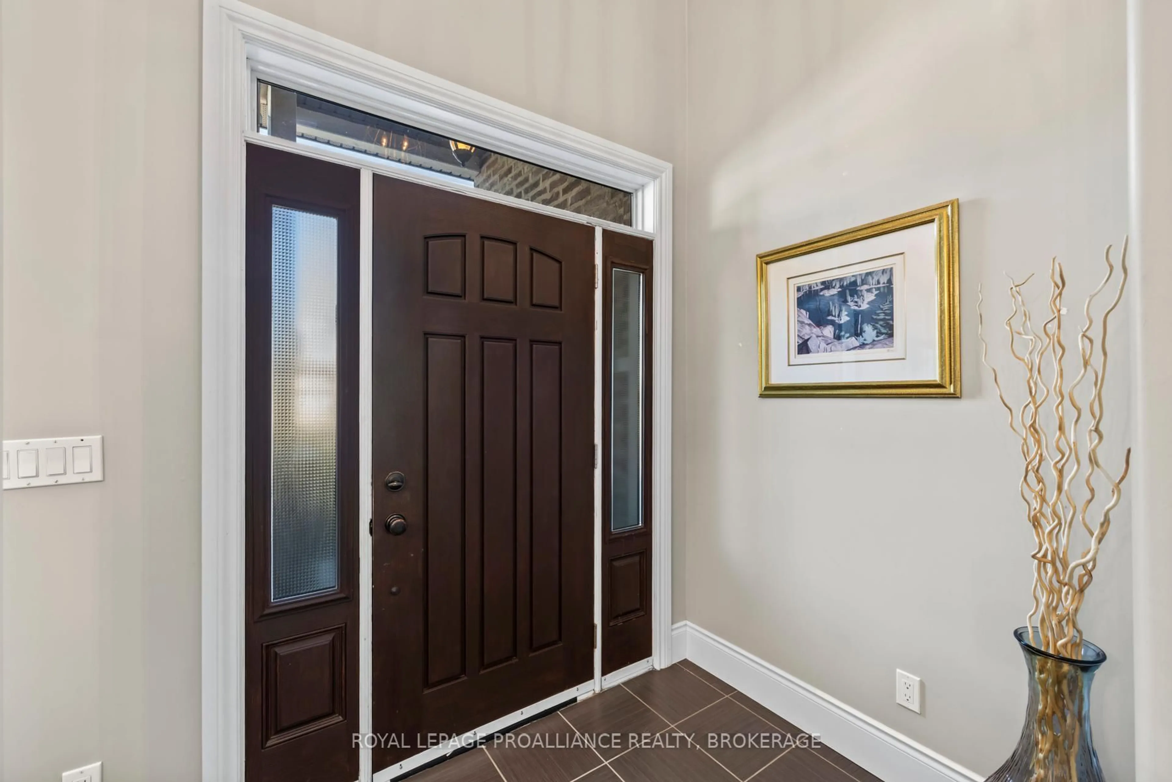 Indoor entryway for 1213 Atkinson St, Kingston Ontario K7P 0C9