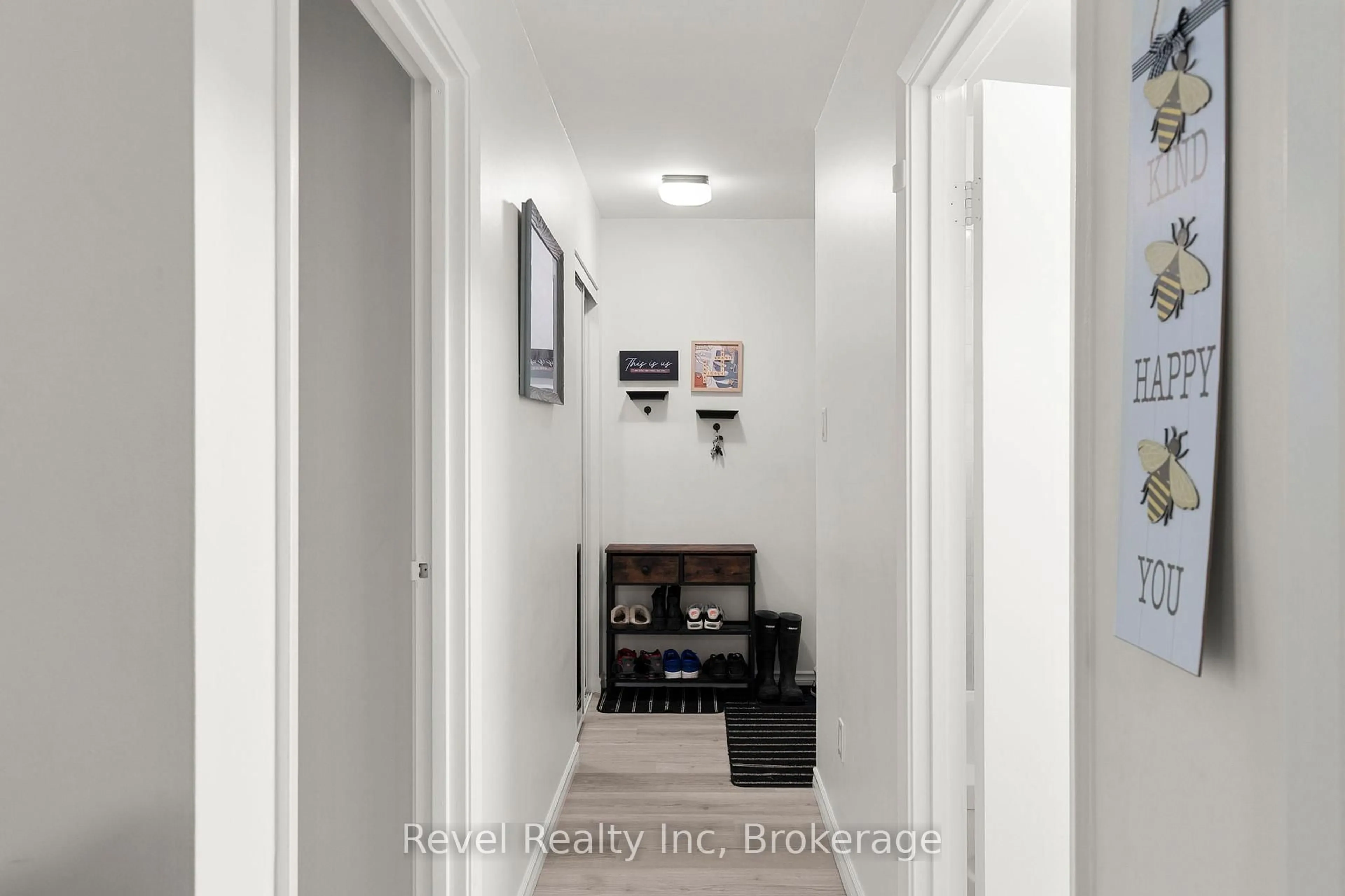 Indoor entryway for 1 Georgian Bay Ave #206, Parry Sound Ontario P2A 3B1