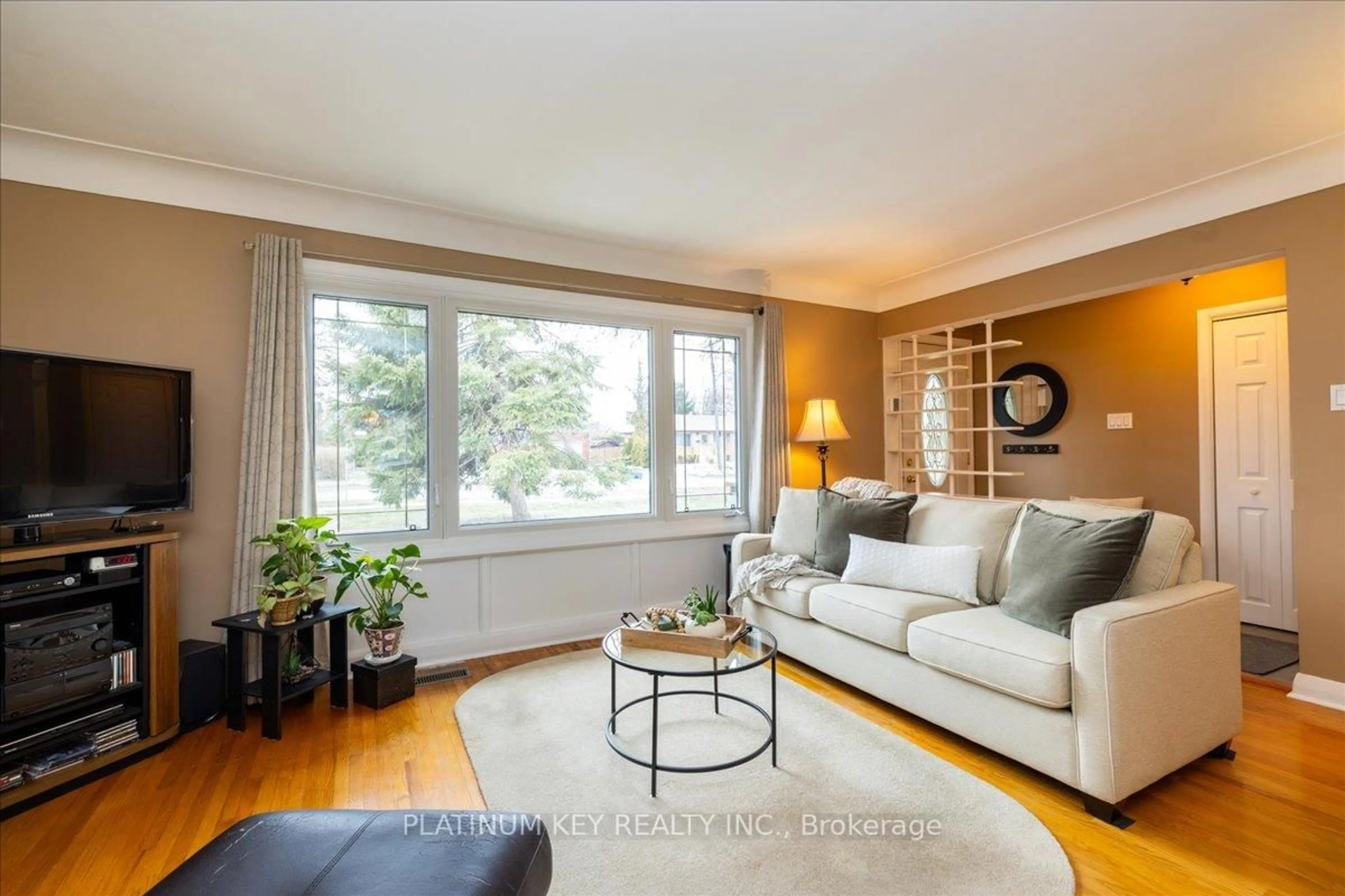 Living room with furniture, wood/laminate floor for 931 Valetta St, London North Ontario N6H 2Z4