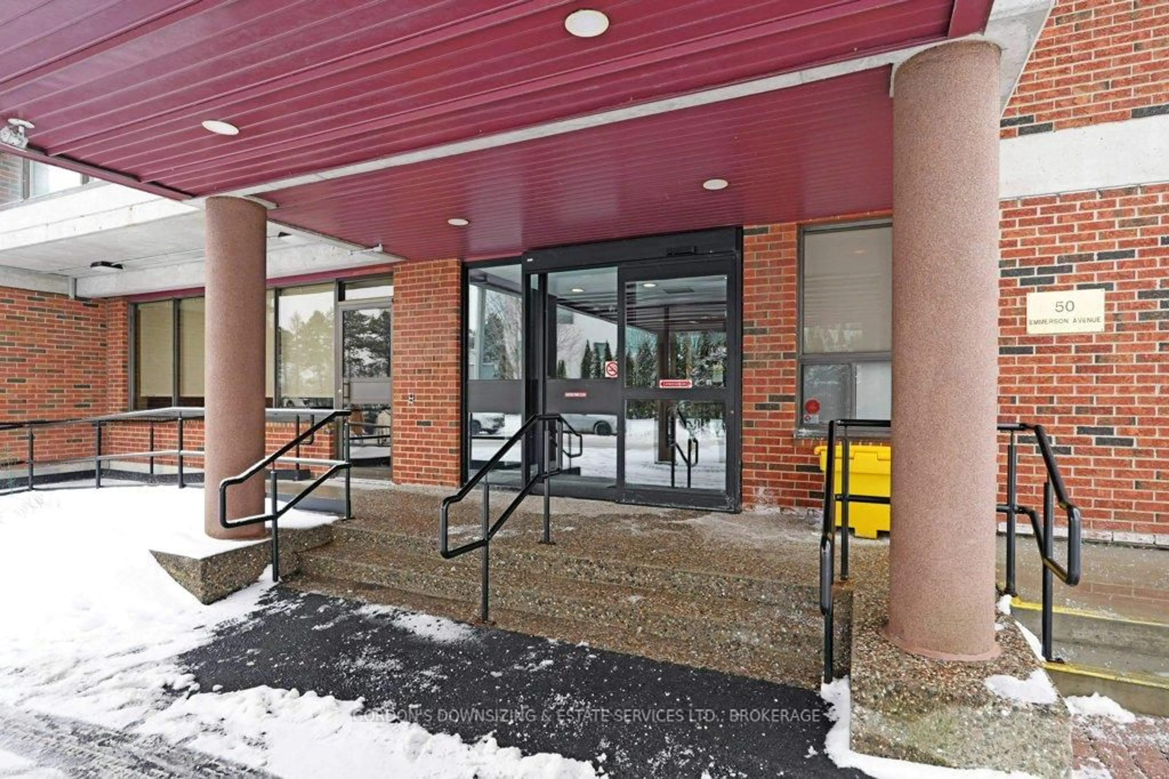 Indoor foyer for 50 Emmerson Ave #703, Ottawa Ontario K1Y 4P7