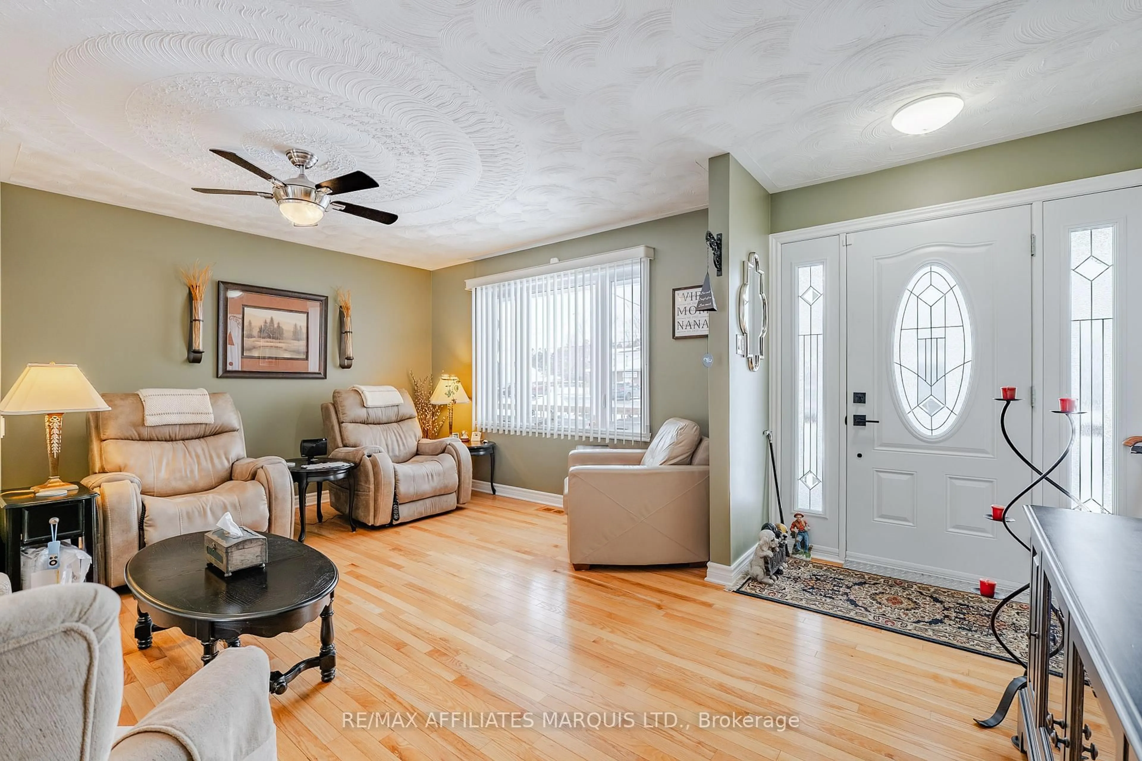 Living room with furniture, unknown for 20322 Lochiel St, North Glengarry Ontario K0C 1A0