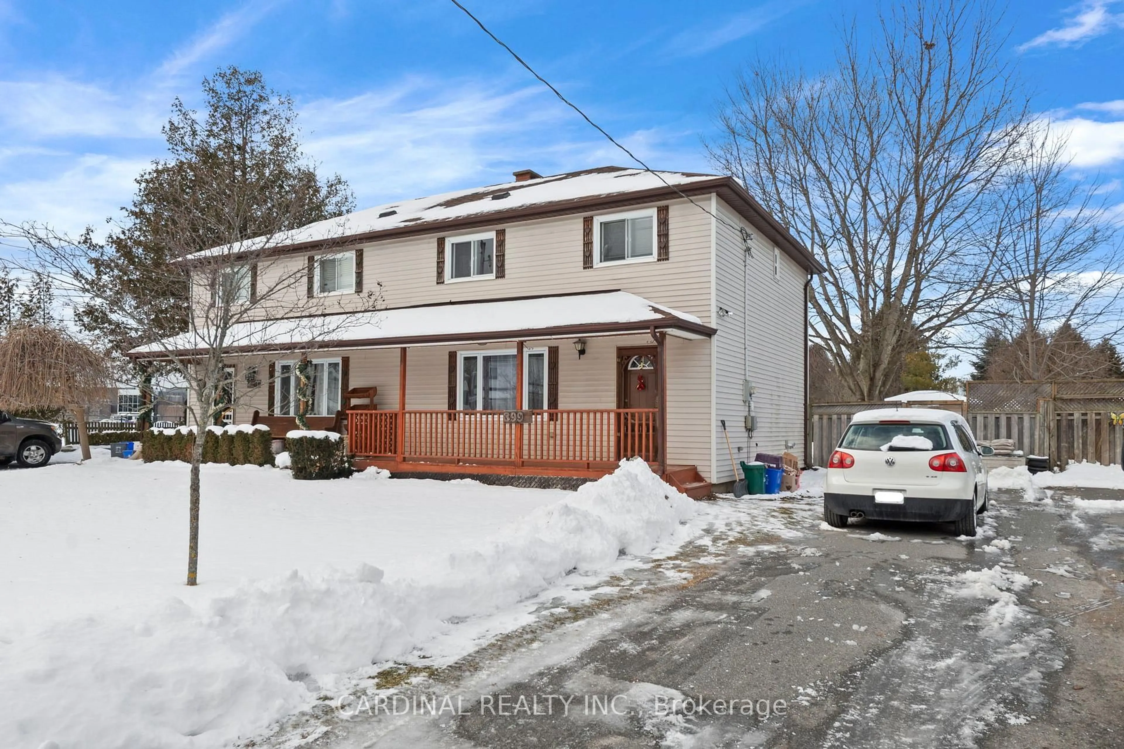 A pic from outside/outdoor area/front of a property/back of a property/a pic from drone, street for 399 Alexandria Dr, Cobourg Ontario K9A 5T1