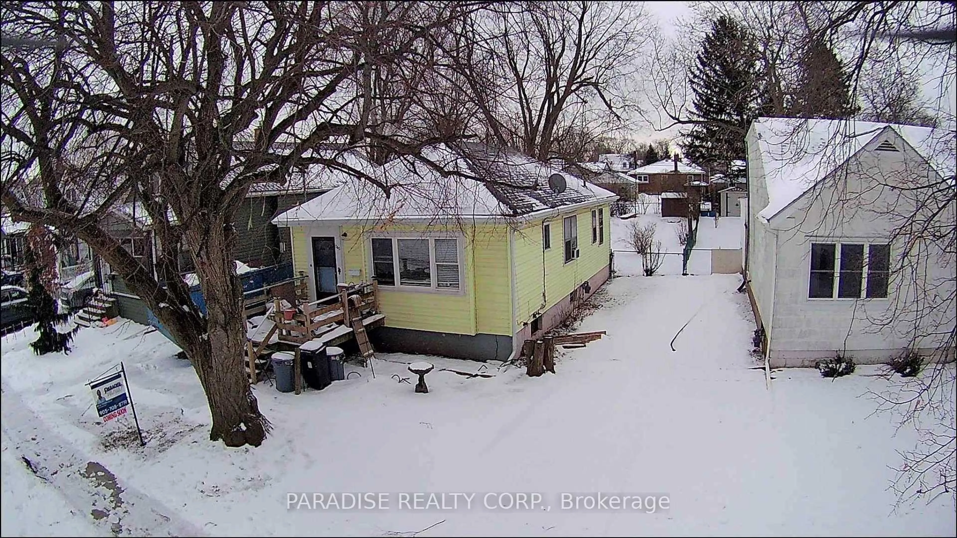 A pic from outside/outdoor area/front of a property/back of a property/a pic from drone, street for 245 Bowen Rd, Fort Erie Ontario L2A 2Y6