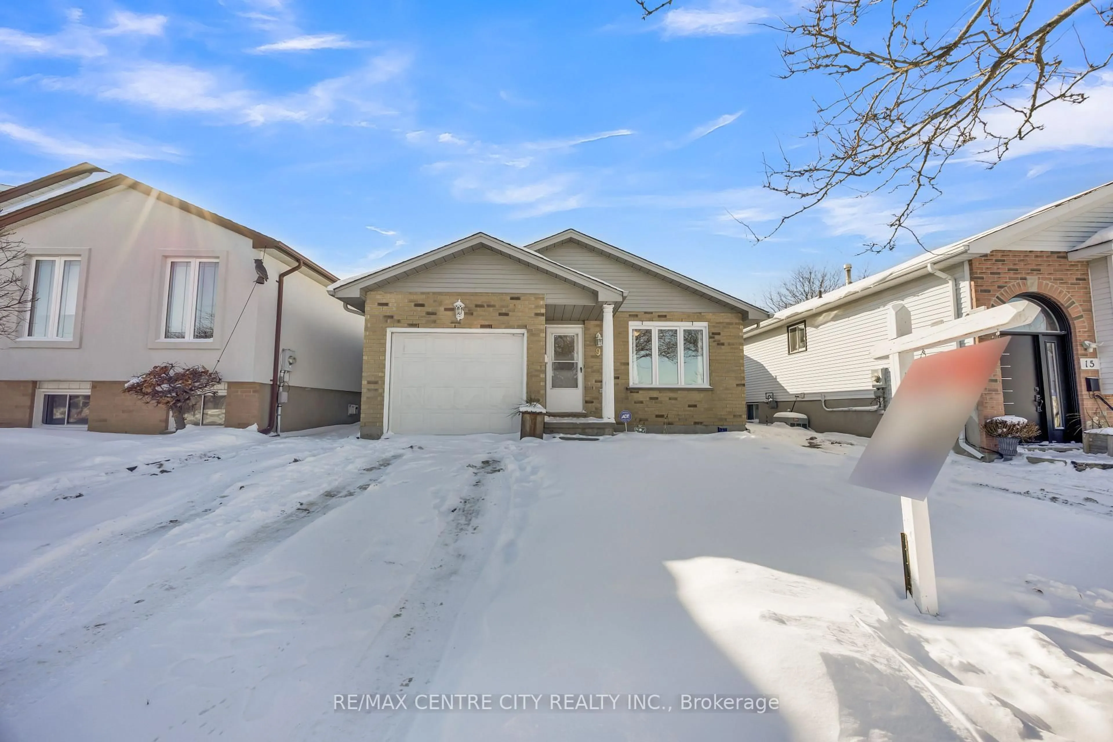 Unknown for 9 Gerald Cres, London South Ontario N5Z 5A3