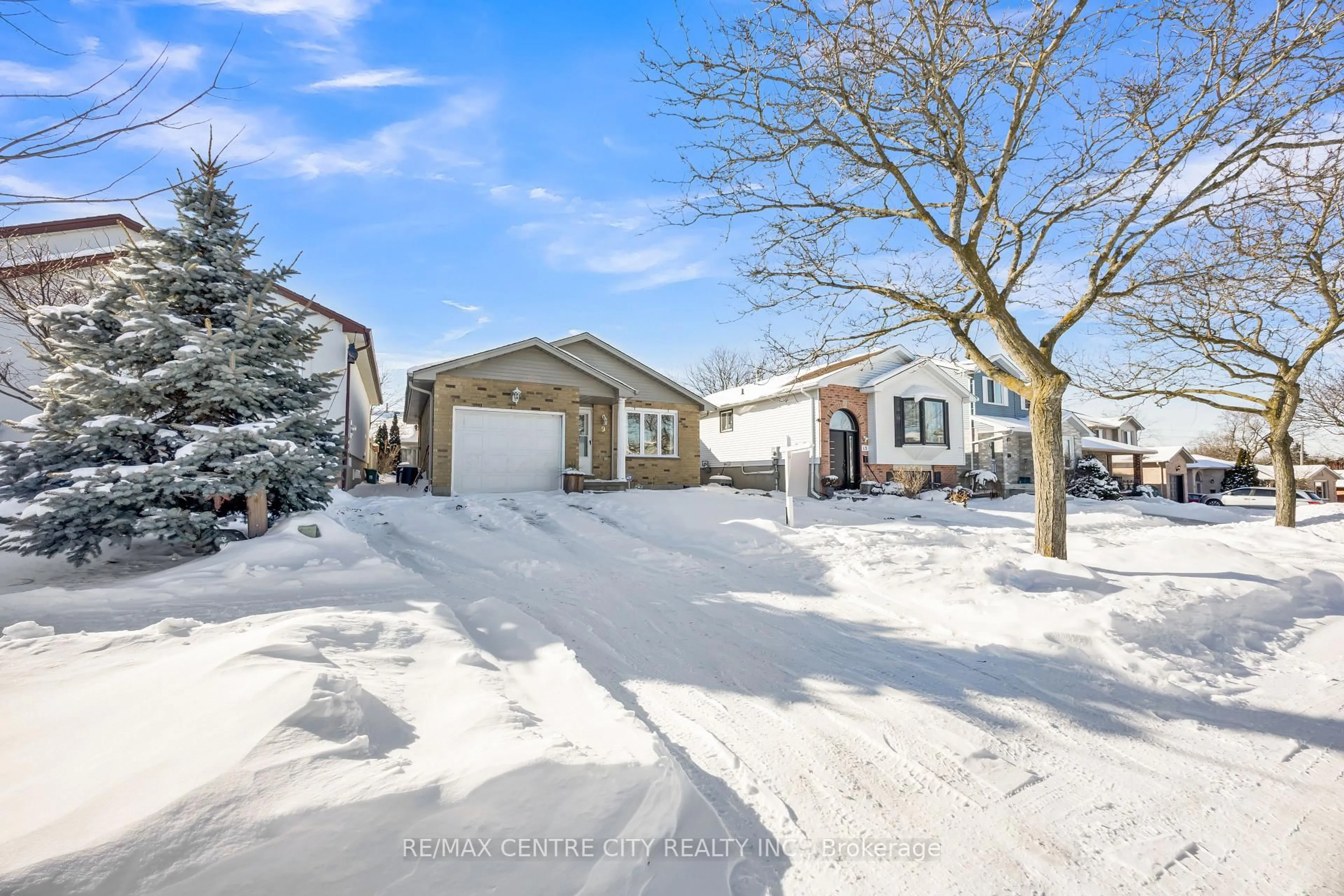 A pic from outside/outdoor area/front of a property/back of a property/a pic from drone, street for 9 Gerald Cres, London South Ontario N5Z 5A3