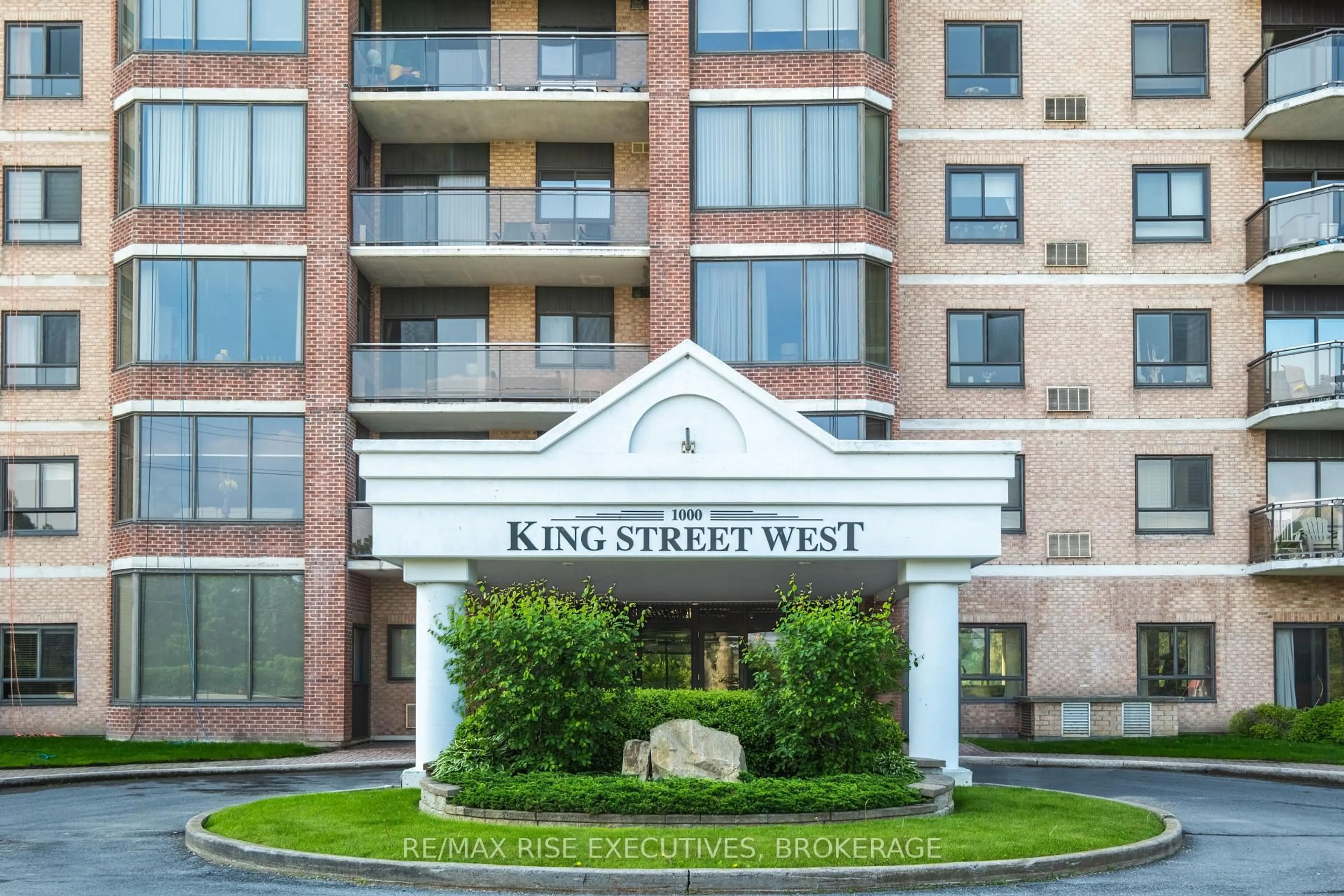 Indoor entryway for 1000 King St #102, Kingston Ontario K7M 8H3