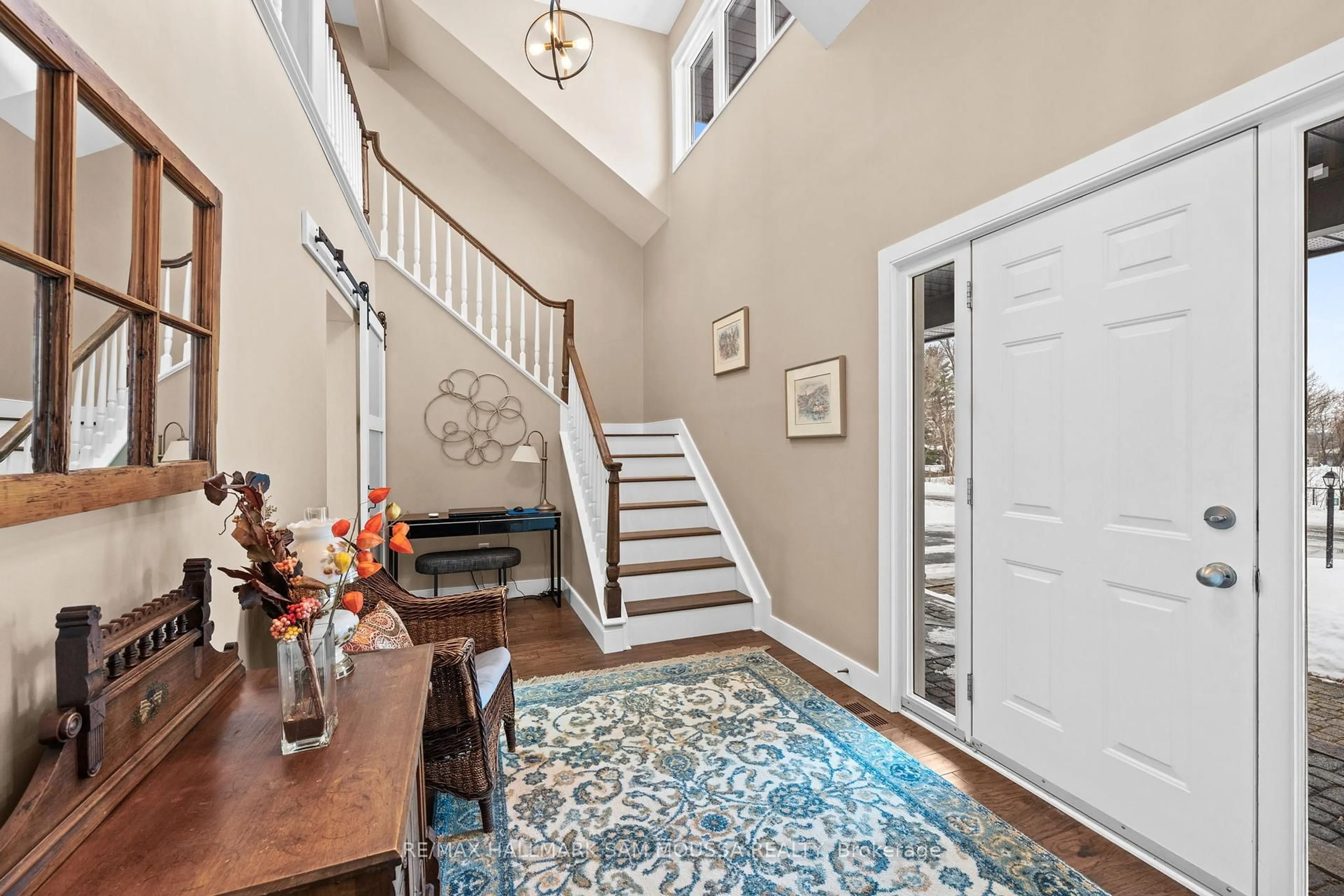 Indoor foyer for 194 Robertlee Dr, Carp Ontario K0A 1L0