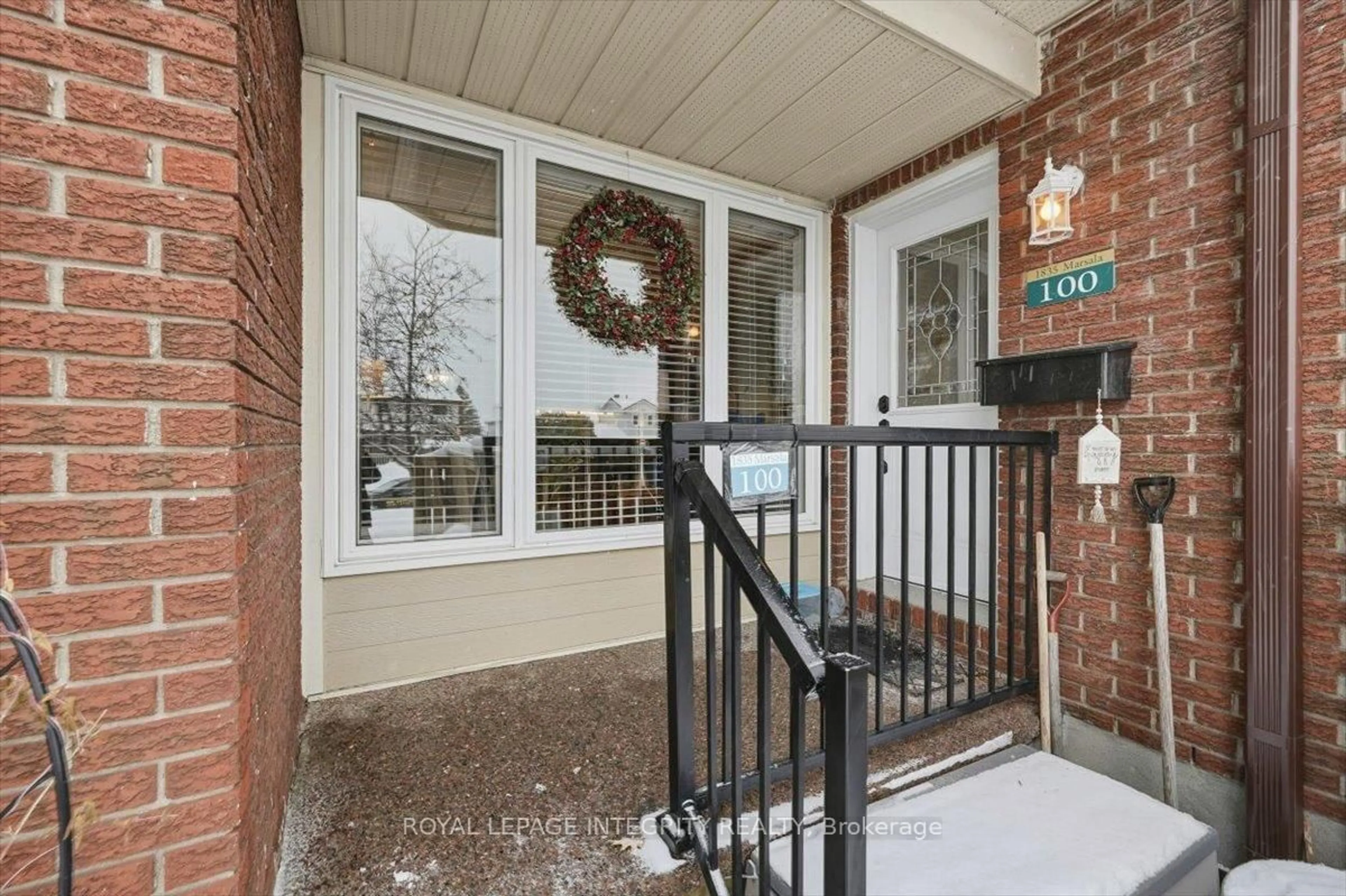 Indoor entryway for 1835 Marsala Cres #100, Orleans Ontario K4A 2E5