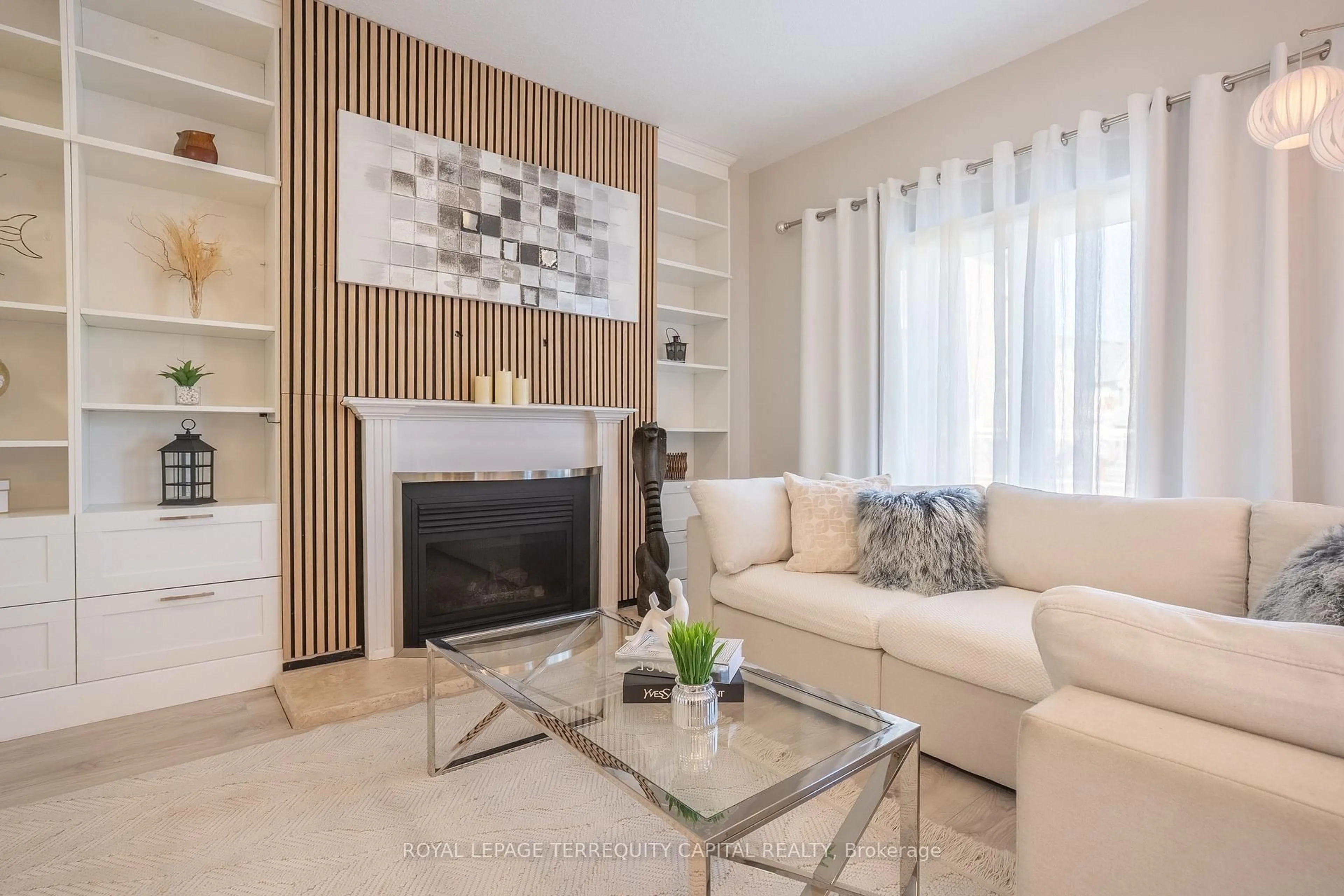 Living room with furniture, unknown for 31 Sunvale Pl #25, Hamilton Ontario L8E 4Z6