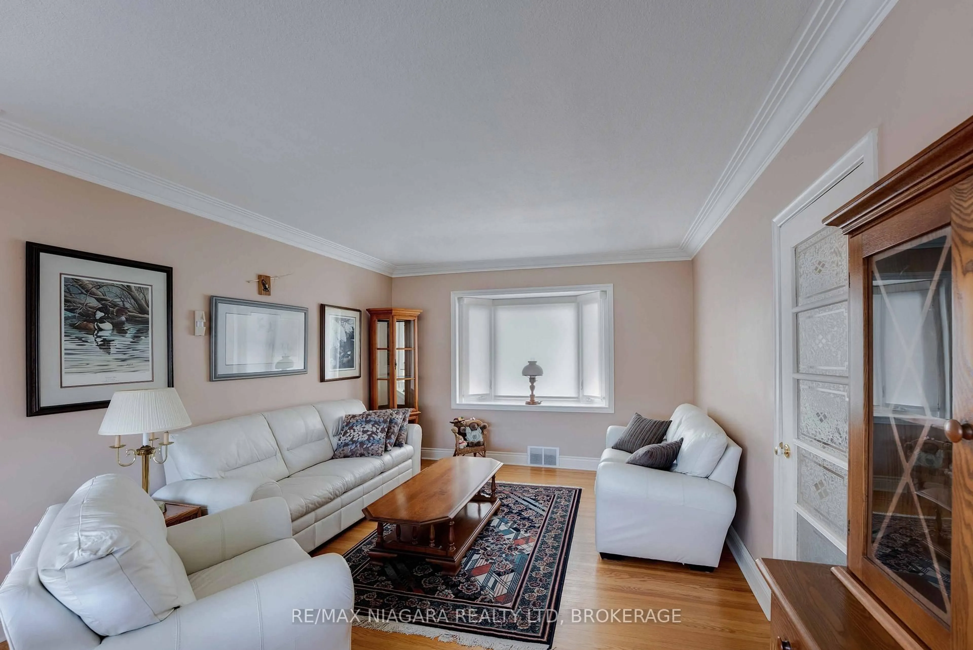 Living room with furniture, unknown for 53 Metcalfe St, Thorold Ontario L2V 3A2