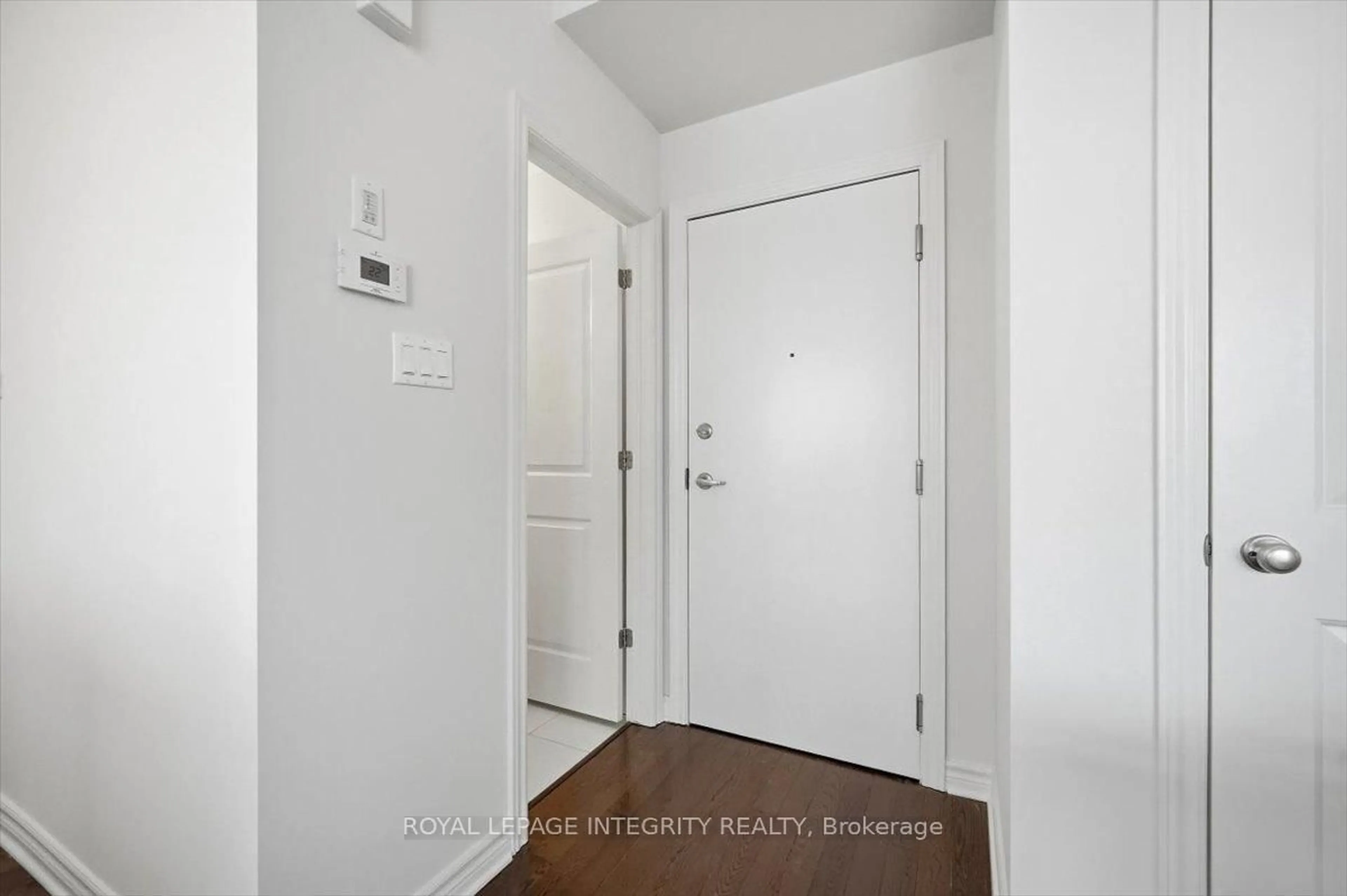 Indoor entryway for 359 Axis Way, Ottawa Ontario K1W 0L7