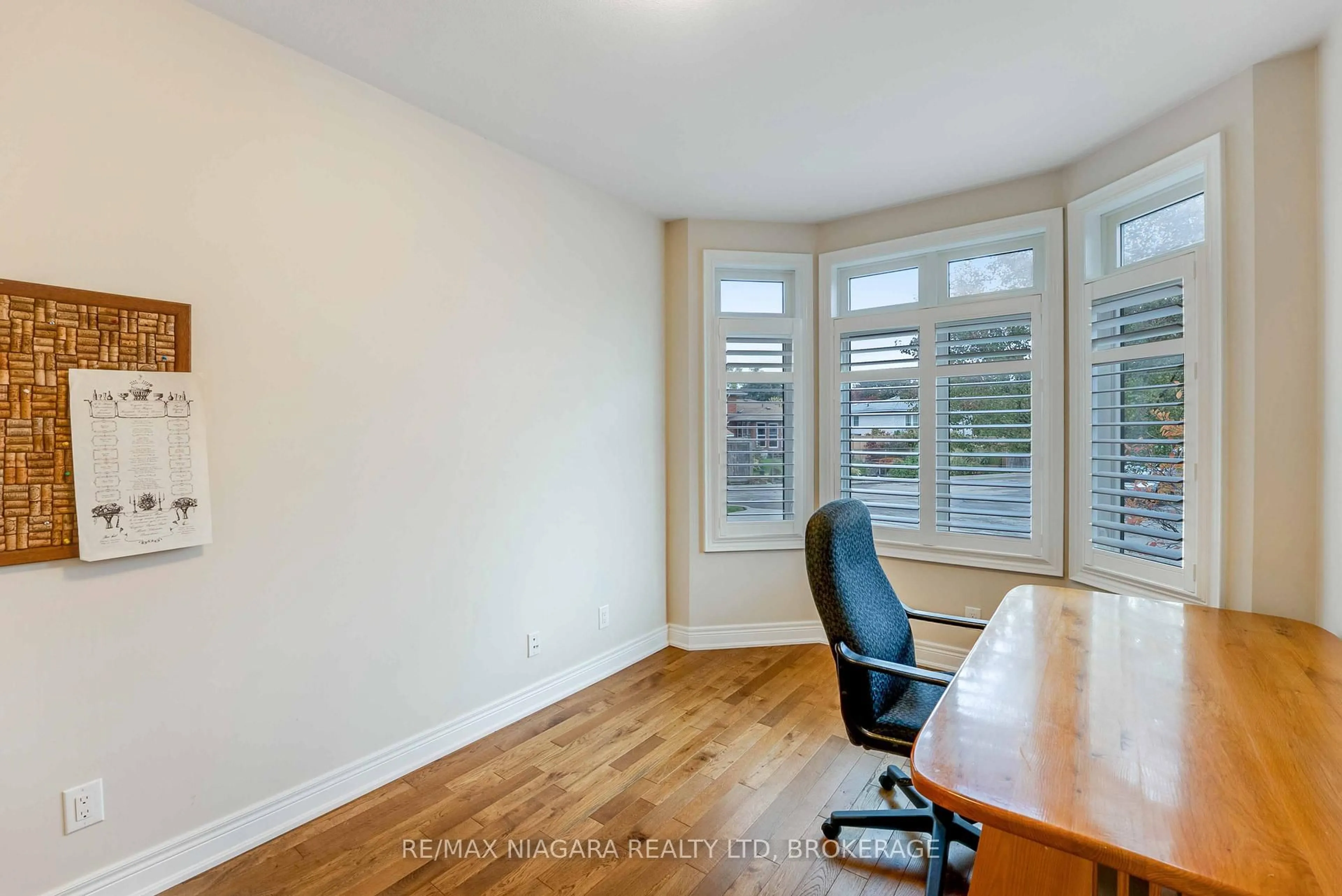 A pic of a room for 24 EMERALD COMMON, St. Catharines Ontario L2M 0A7