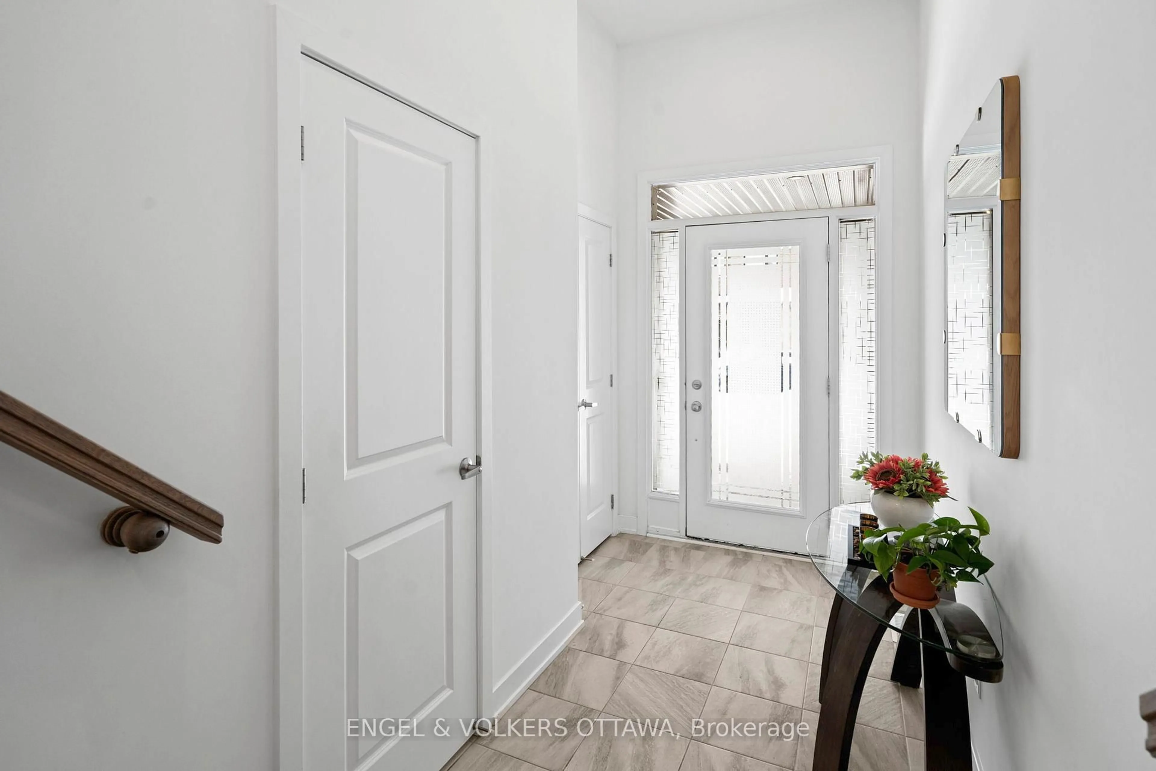 Indoor entryway for 2038 Allegrini Terr, Ottawa Ontario K2S 2S7