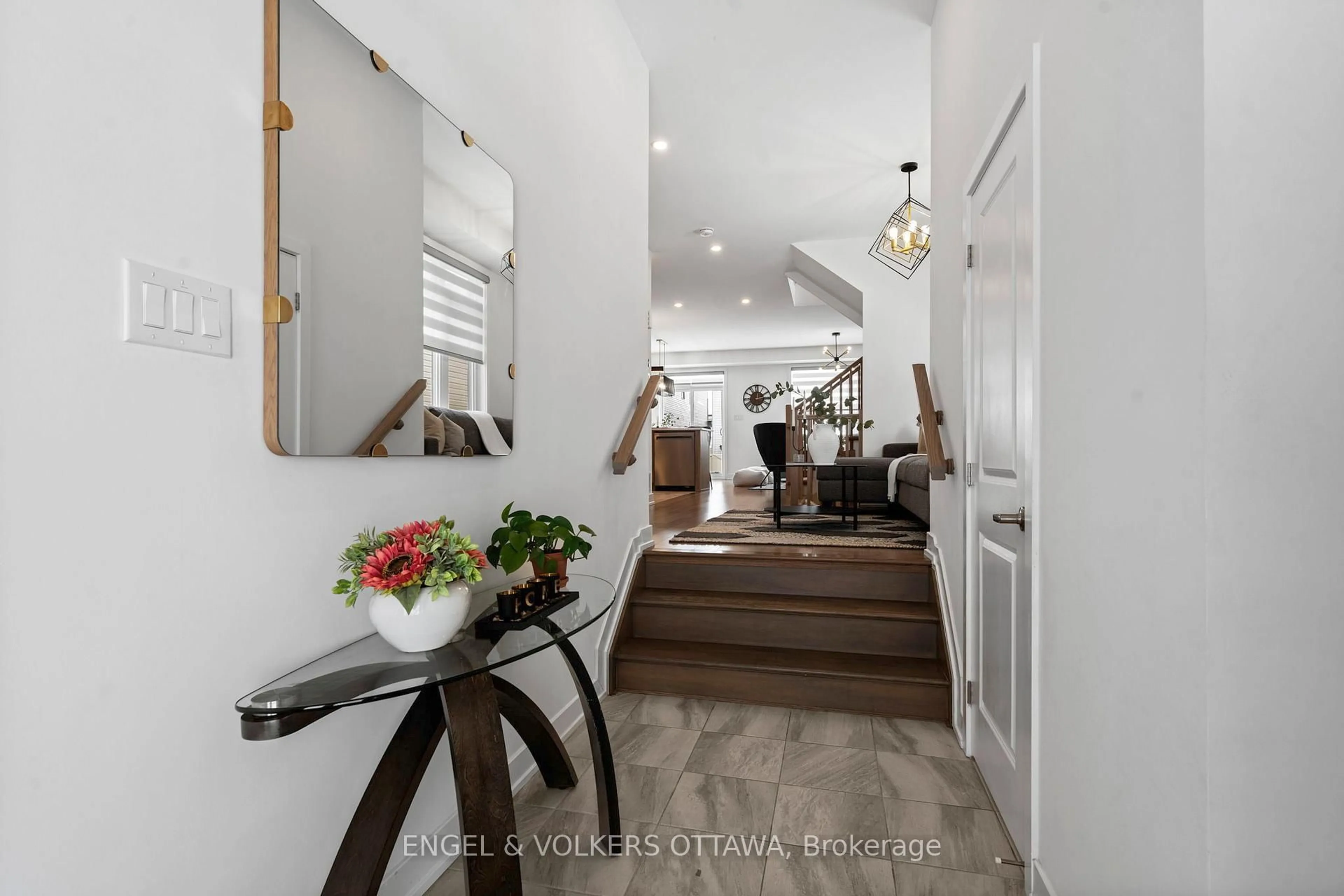 Indoor entryway for 2038 Allegrini Terr, Ottawa Ontario K2S 2S7