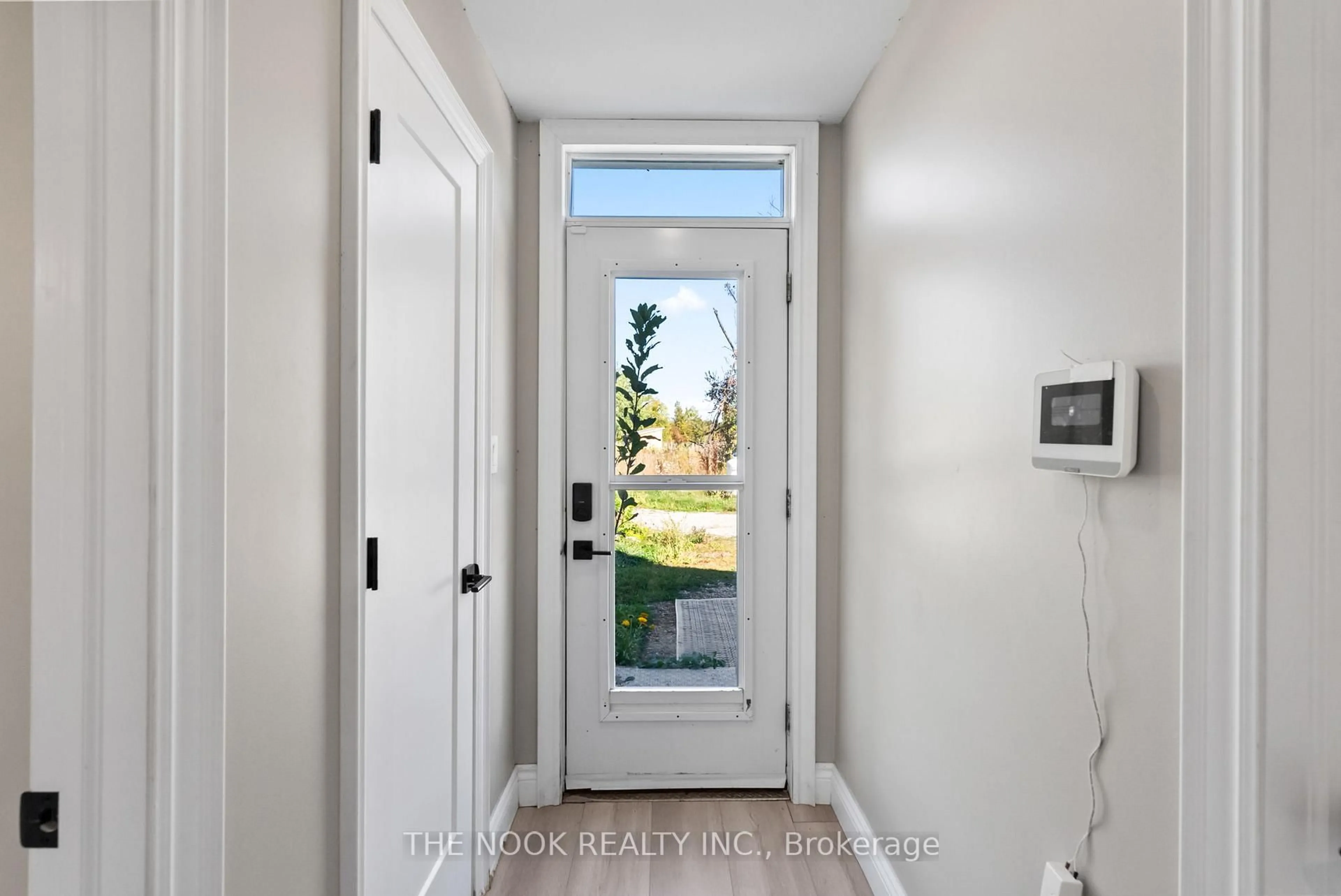 Indoor entryway for 46 Mcguire Beach Rd, Kawartha Lakes Ontario K0M 2B0