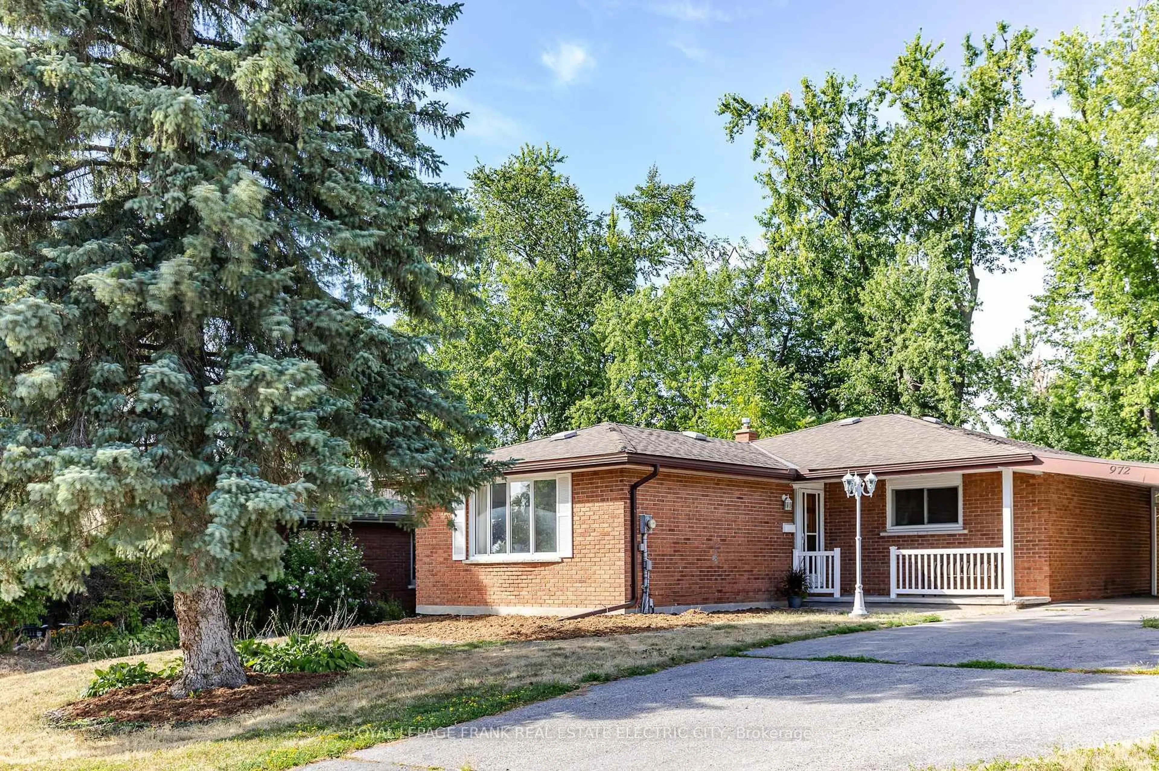 Home with brick exterior material, street for 972 Southlawn Dr, Peterborough Ontario K9J 1G2