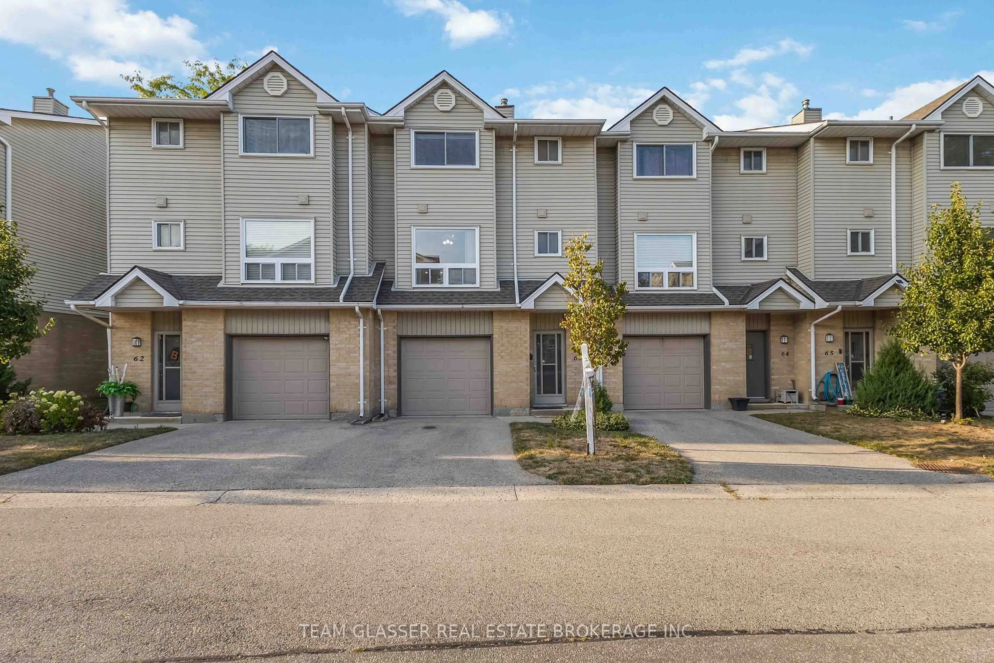 A pic from outside/outdoor area/front of a property/back of a property/a pic from drone, street for 1990 Wavell St #63, London East Ontario N5V 4N5