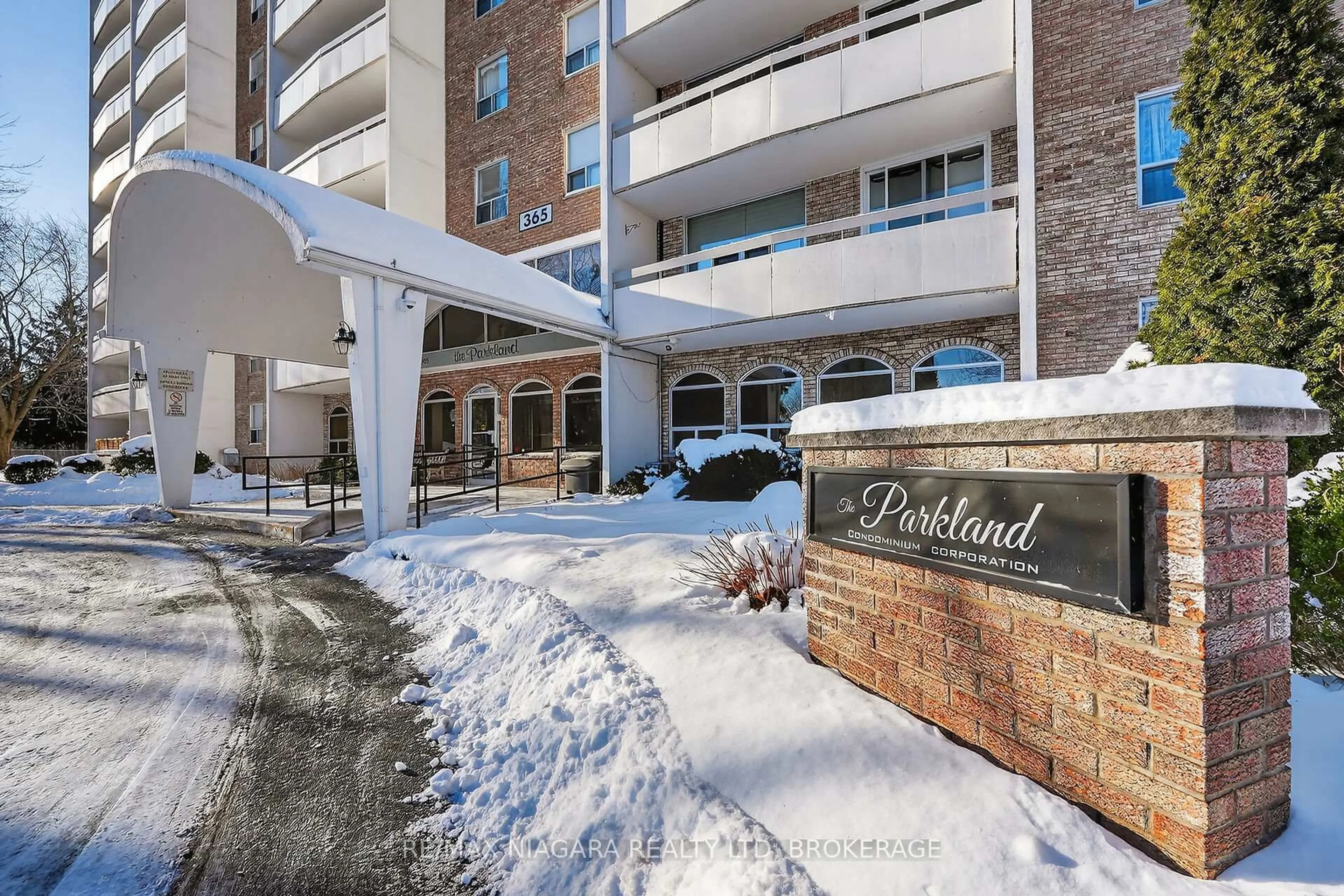 Indoor foyer for 365 Geneva St #1003, St. Catharines Ontario L2N 5S7