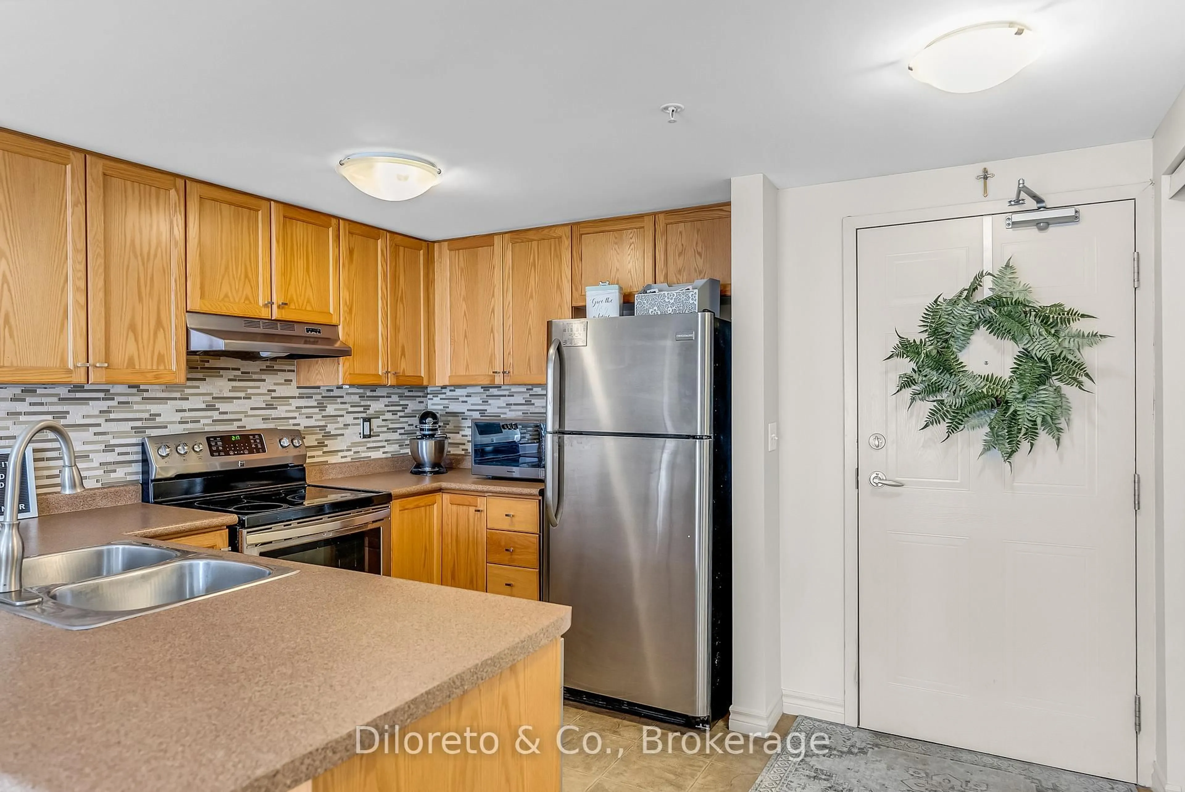 Standard kitchen, unknown for 39 Goodwin Dr #309, Guelph Ontario N1L 0E5