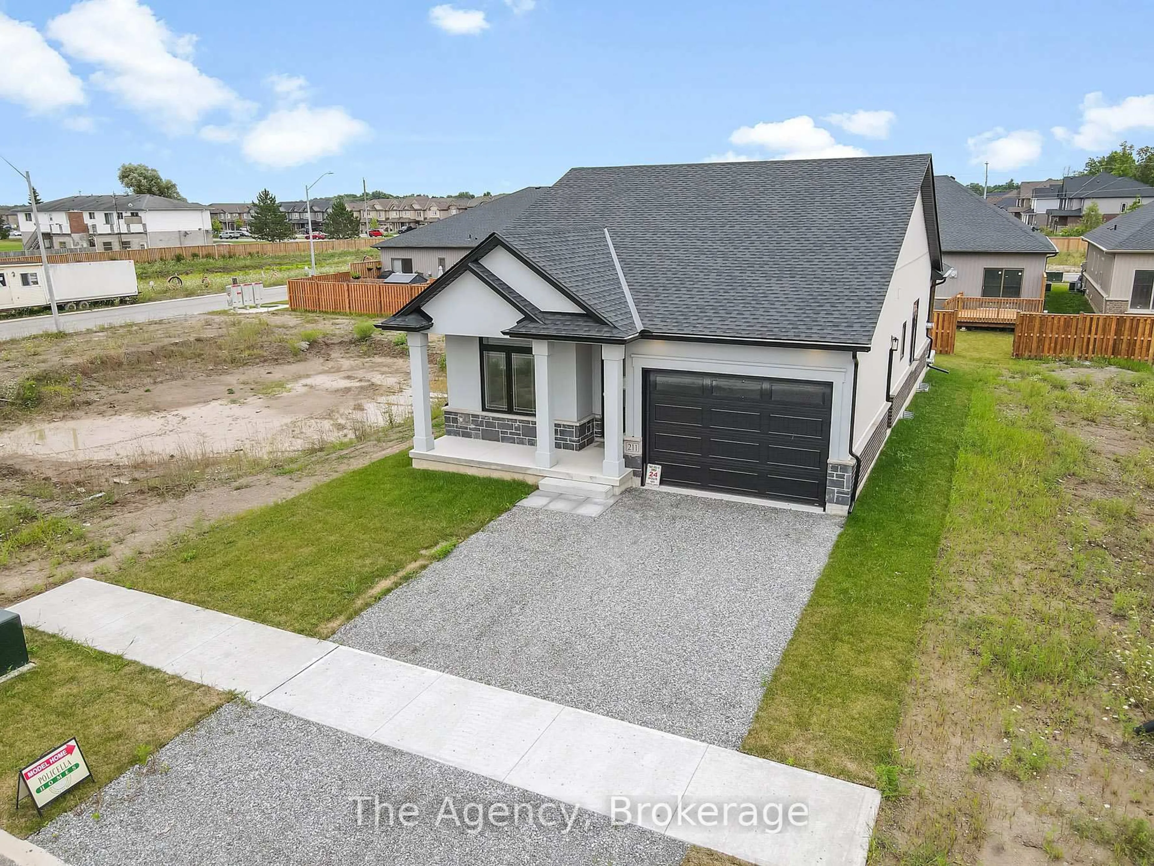 A pic from outside/outdoor area/front of a property/back of a property/a pic from drone, street for 211 Sycamore St, Welland Ontario L3C 0J8