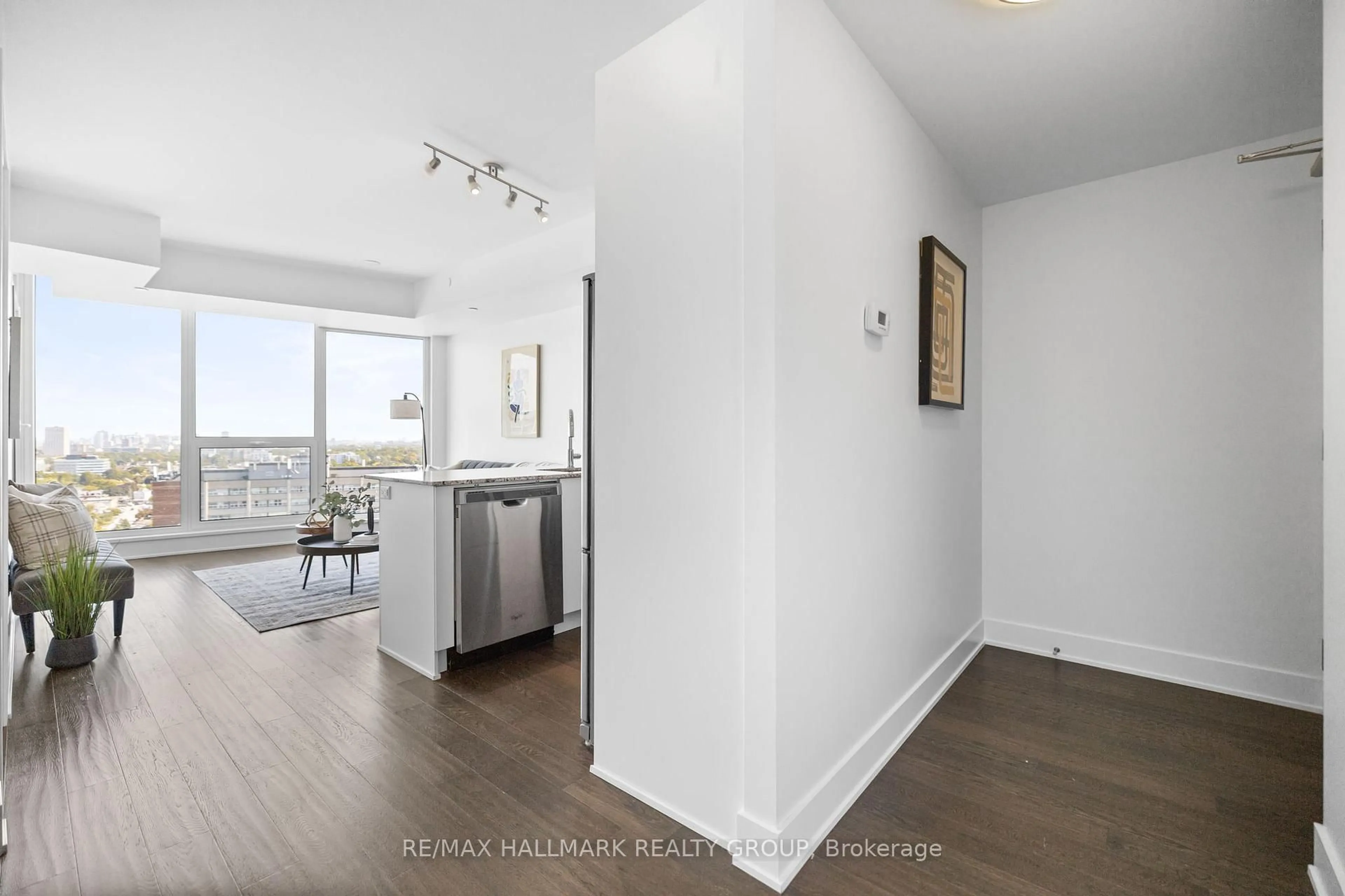 A pic of a room for 485 Richmond Rd #1906, Ottawa Ontario K2A 3W9