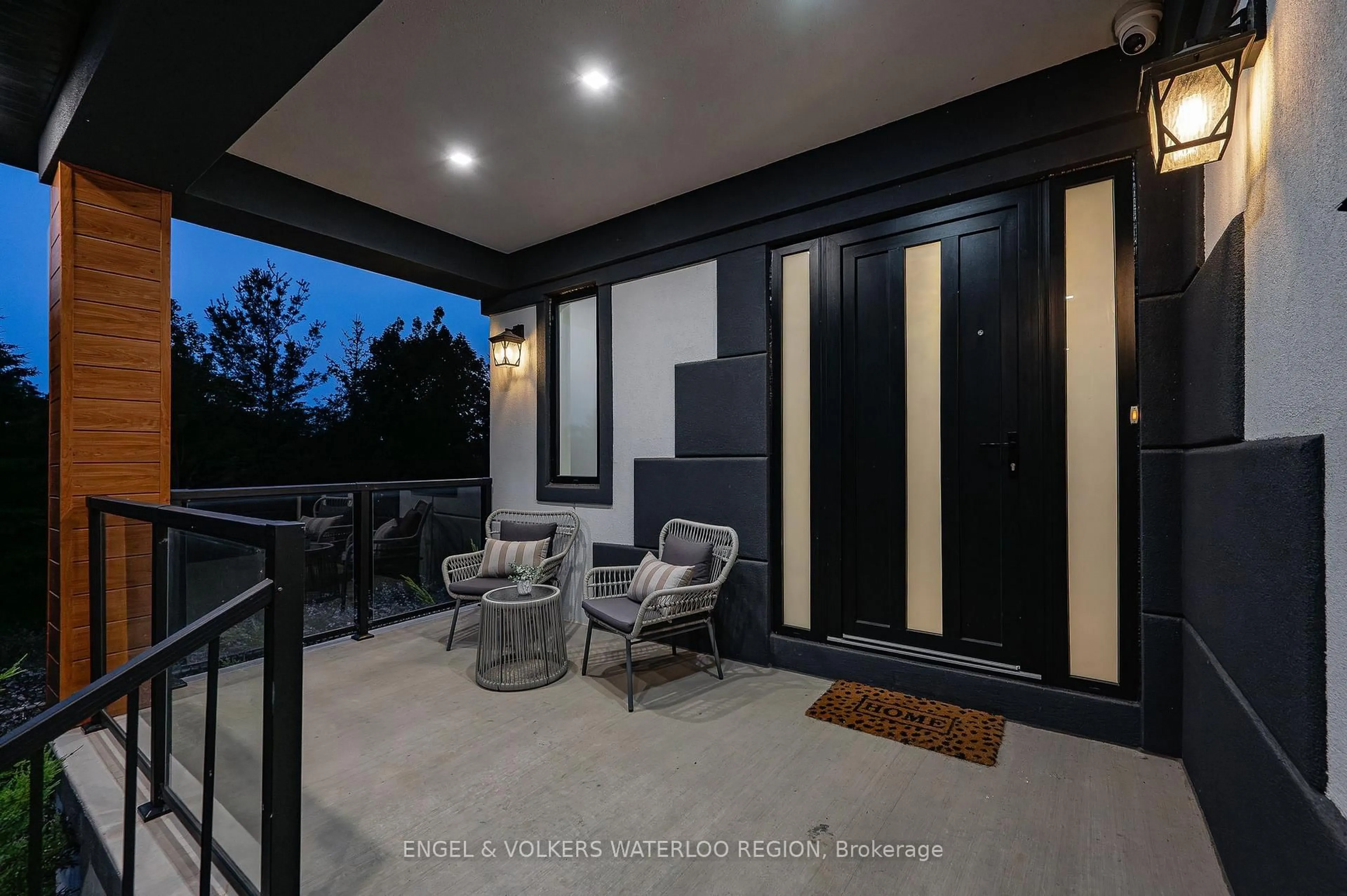 Indoor foyer for 24 Sylvia St, Kitchener Ontario N2K 1E7