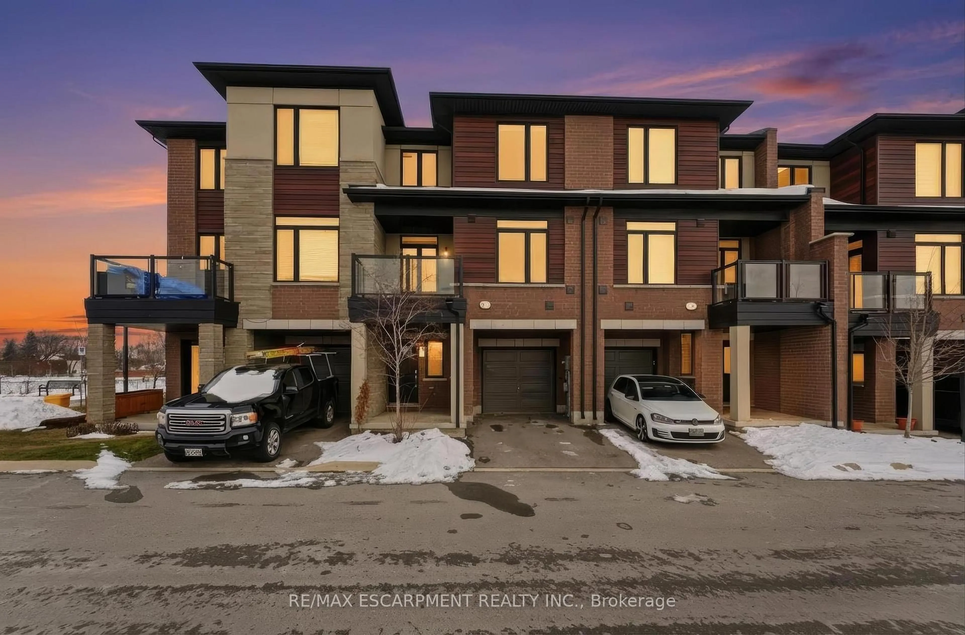 Unknown for 590 North Service Rd #44, Hamilton Ontario L8E 0K5