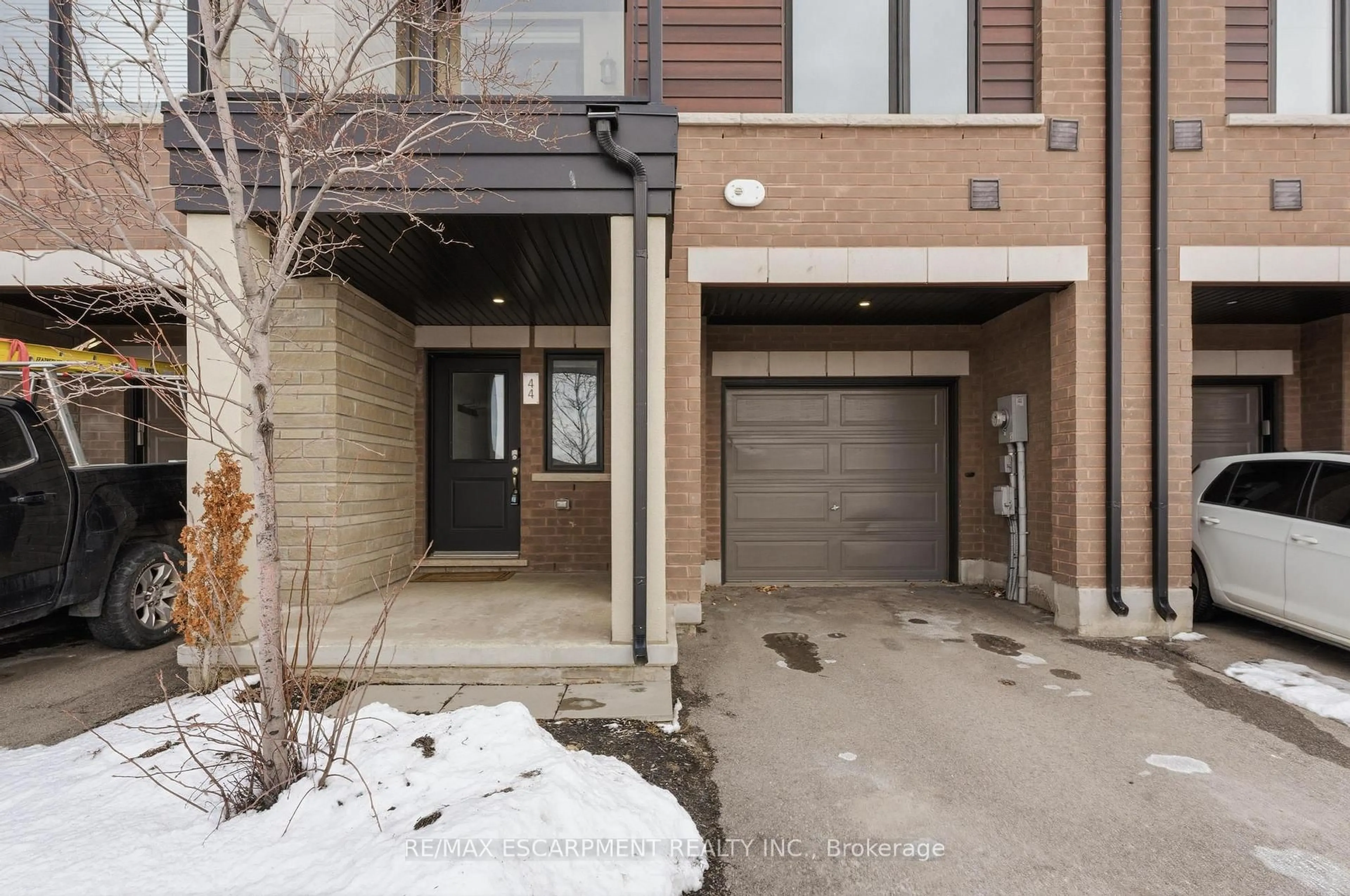 Indoor entryway for 590 North Service Rd #44, Hamilton Ontario L8E 0K5