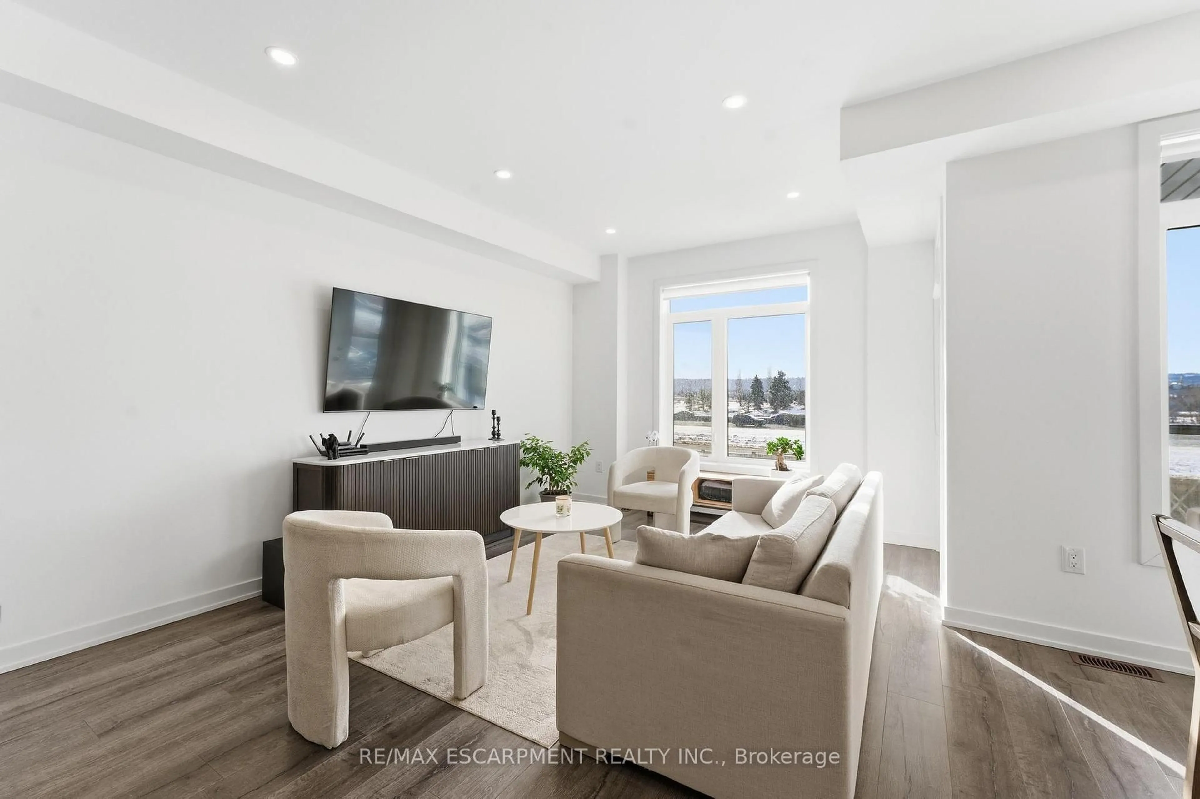 Living room with furniture, unknown for 590 North Service Rd #44, Hamilton Ontario L8E 0K5