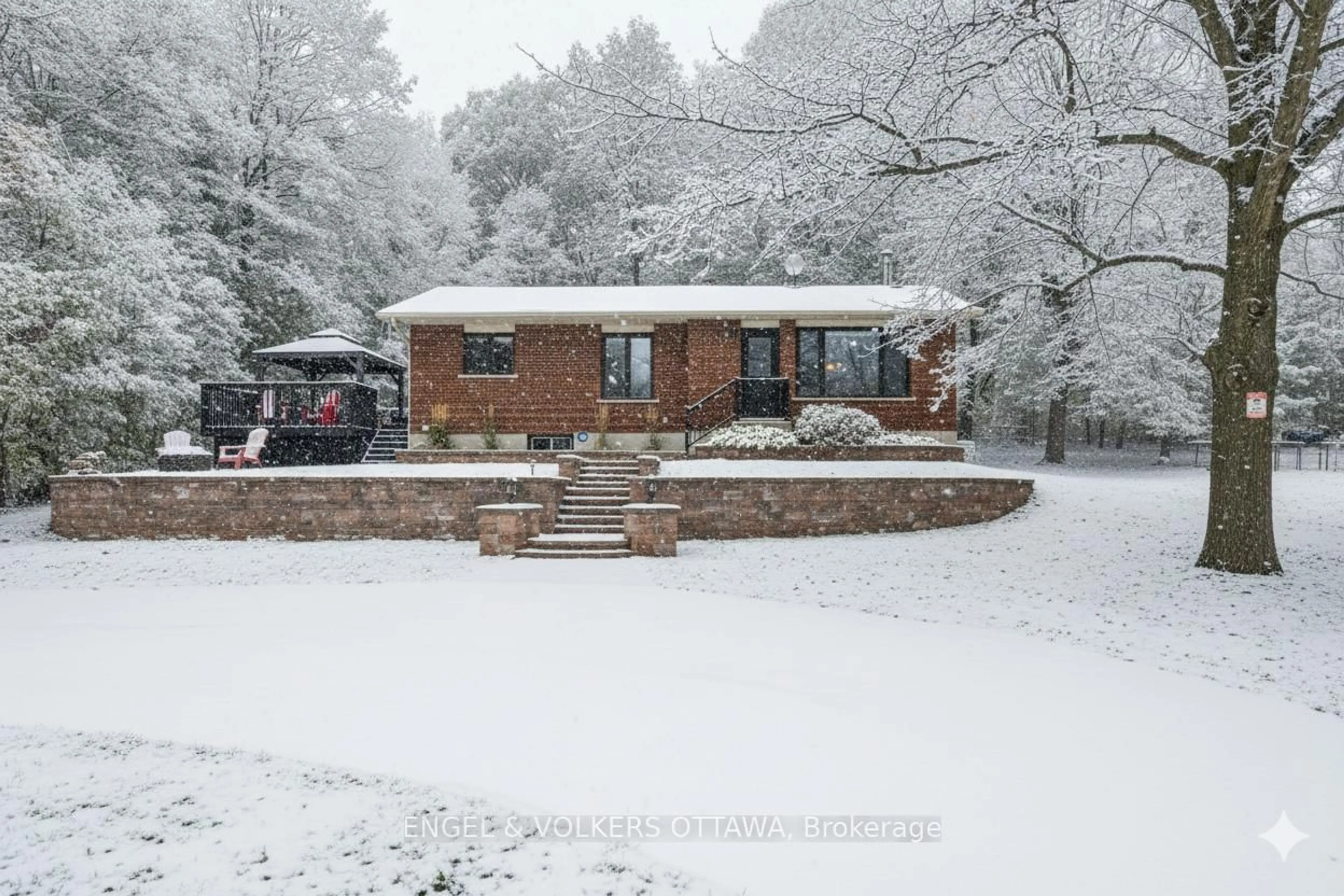 Unknown for 329 Kennedy Rd, Calabogie Ontario K0J 1H0