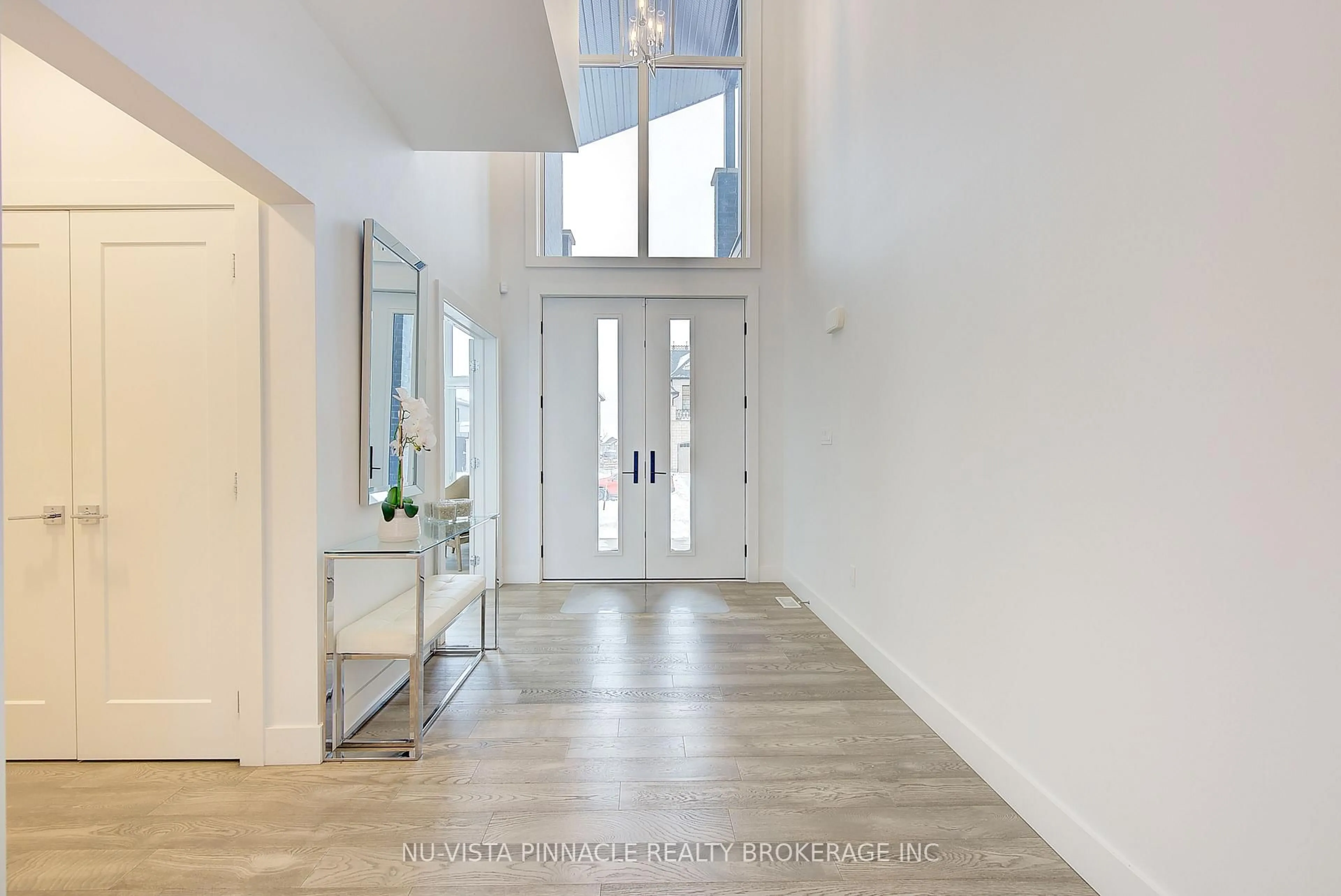Indoor entryway for 2168 Ironwood Rd, London South Ontario N6K 0H2