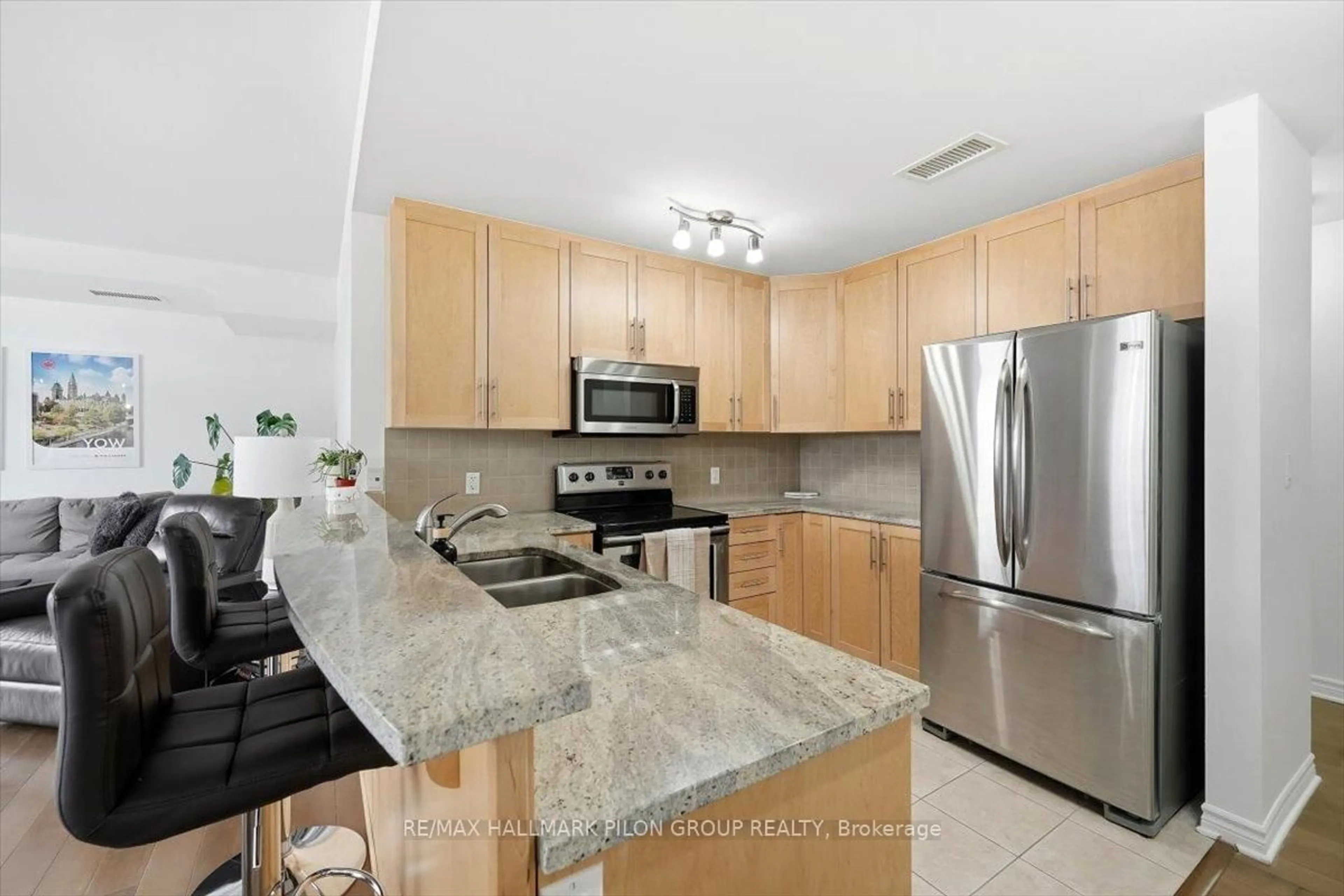Standard kitchen, ceramic/tile floor for 50 Prestige Circ #4, Ottawa Ontario K4A 0W9