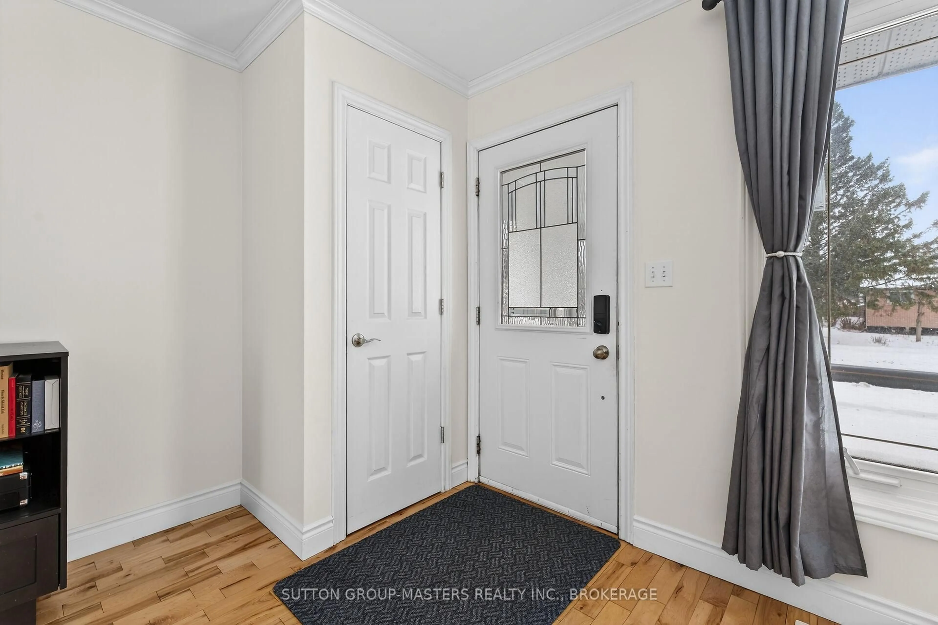 Indoor entryway for 51 Kildare Ave, Loyalist Ontario K7N 1J1