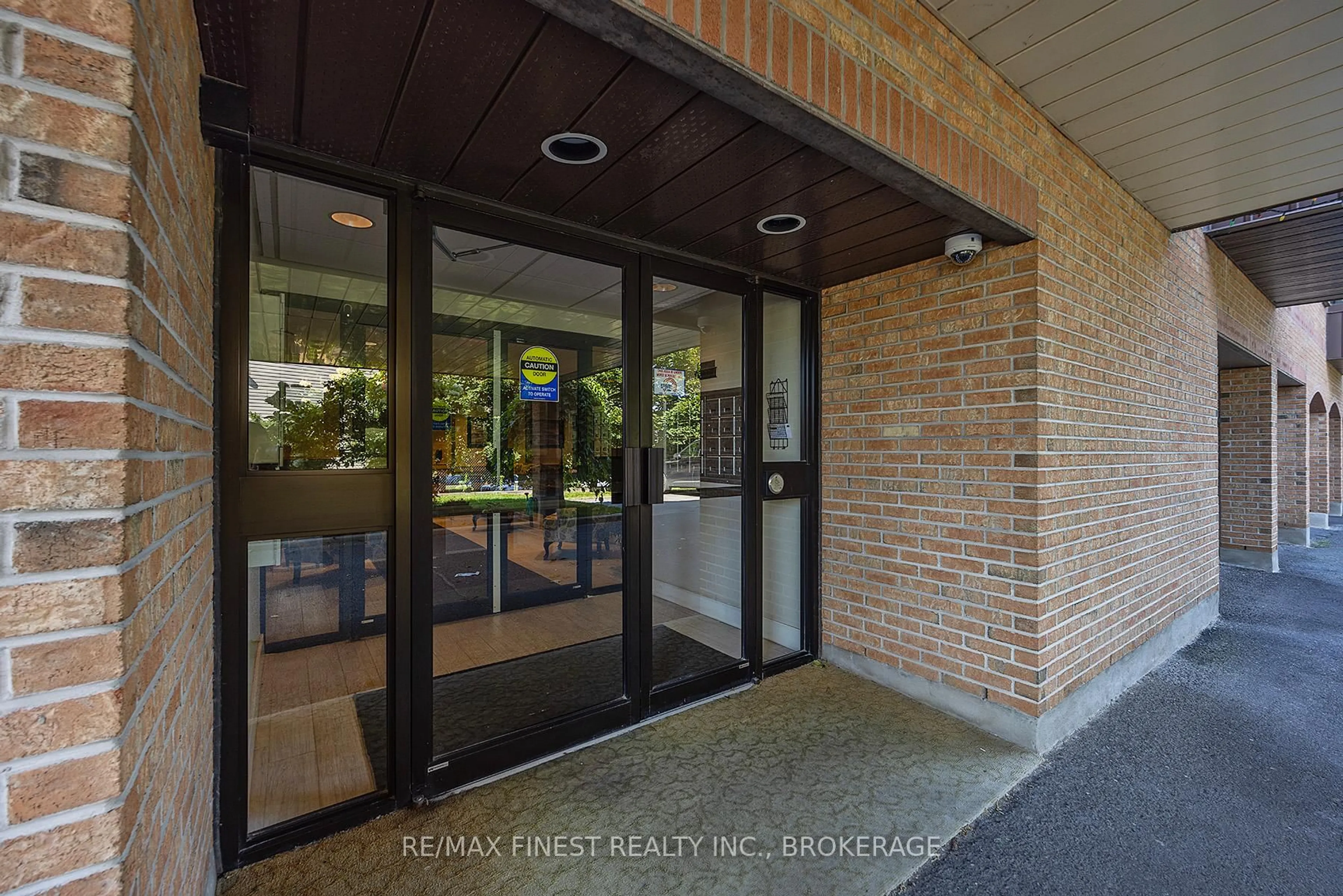 Indoor foyer for 649 Davis Dr #405, Kingston Ontario K7M 8J3