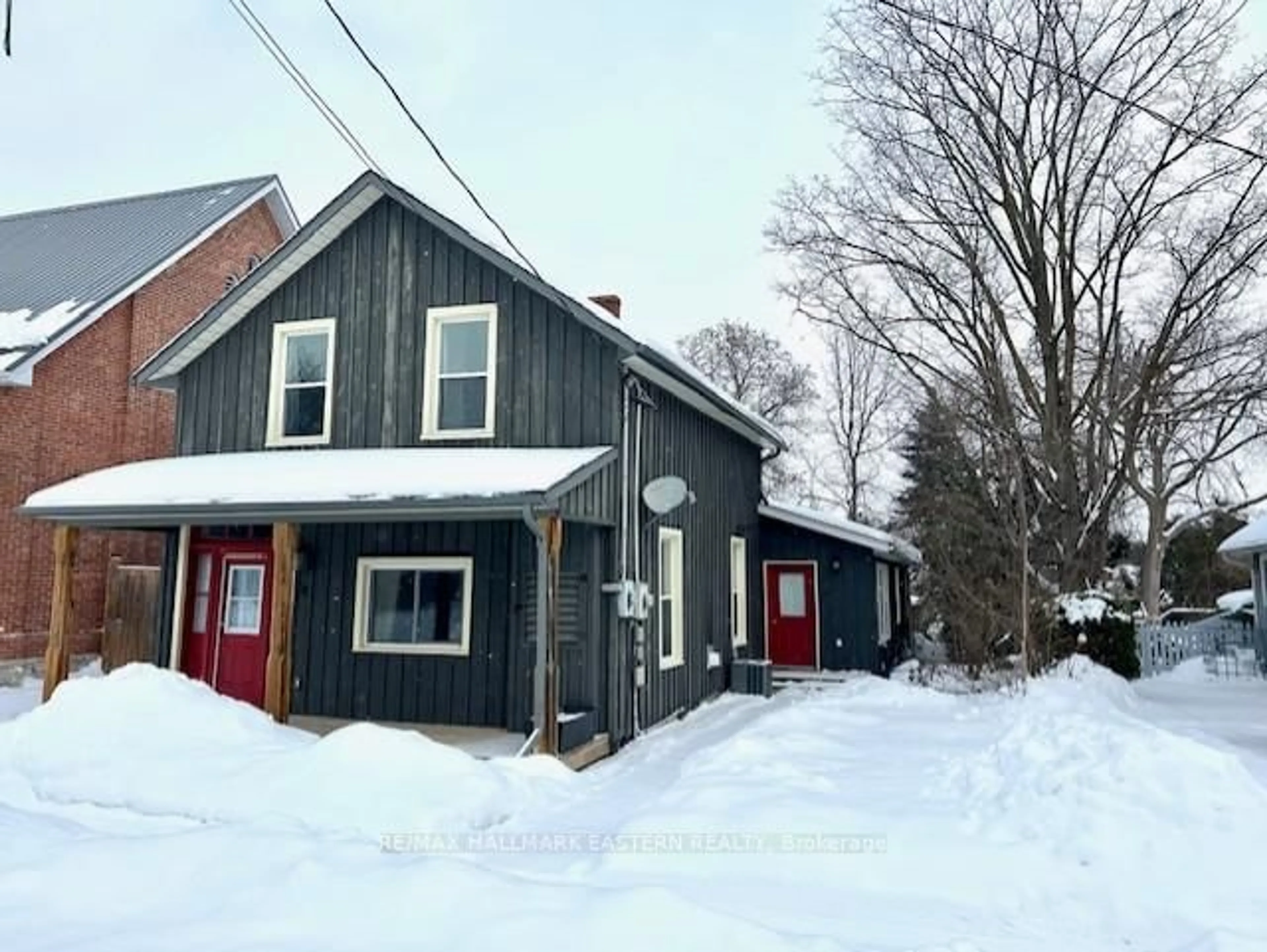 A pic from outside/outdoor area/front of a property/back of a property/a pic from drone, street for 38 Regent St, Selwyn Ontario K0L 2H0