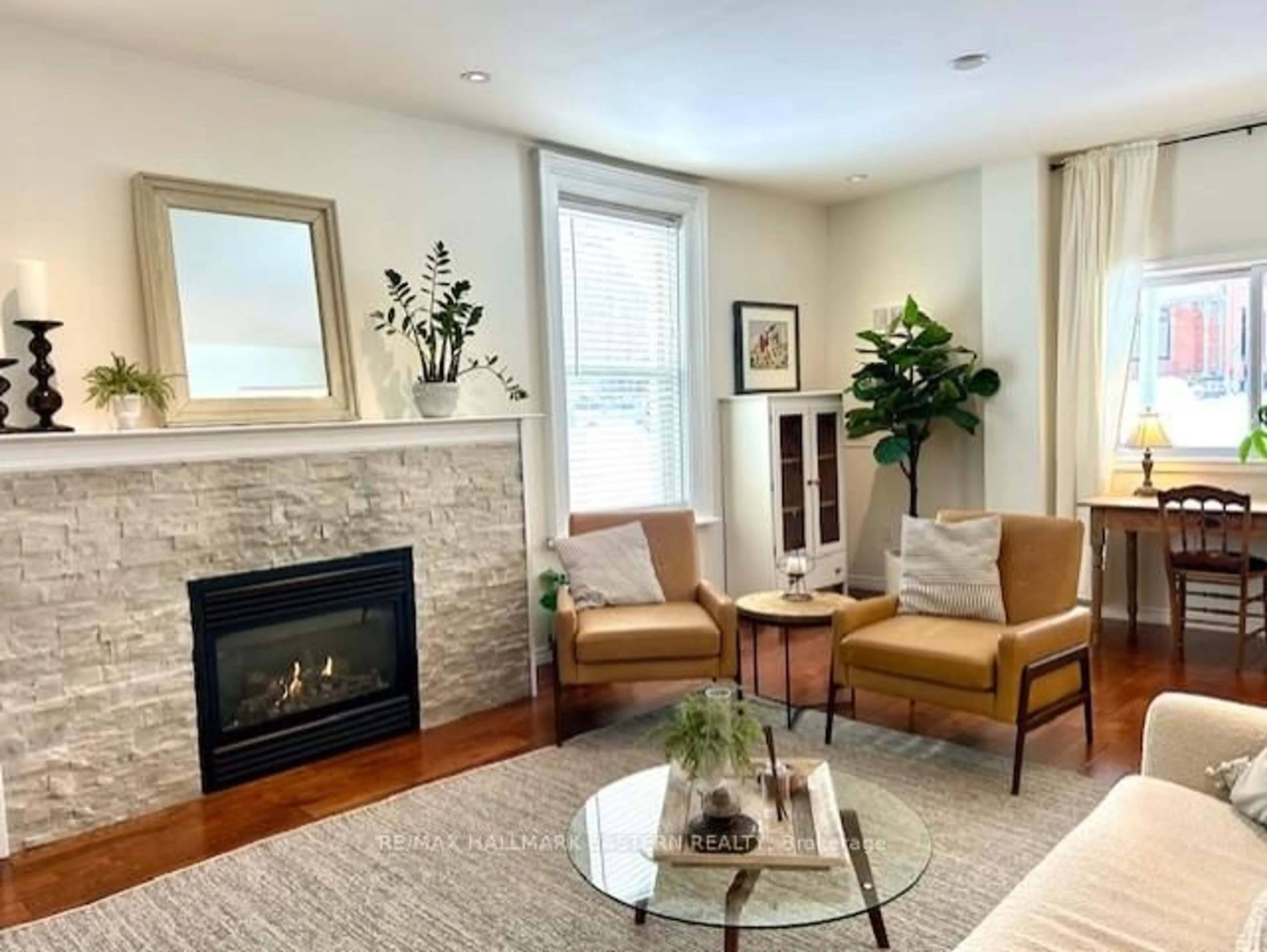 Living room with furniture, unknown for 38 Regent St, Selwyn Ontario K0L 2H0