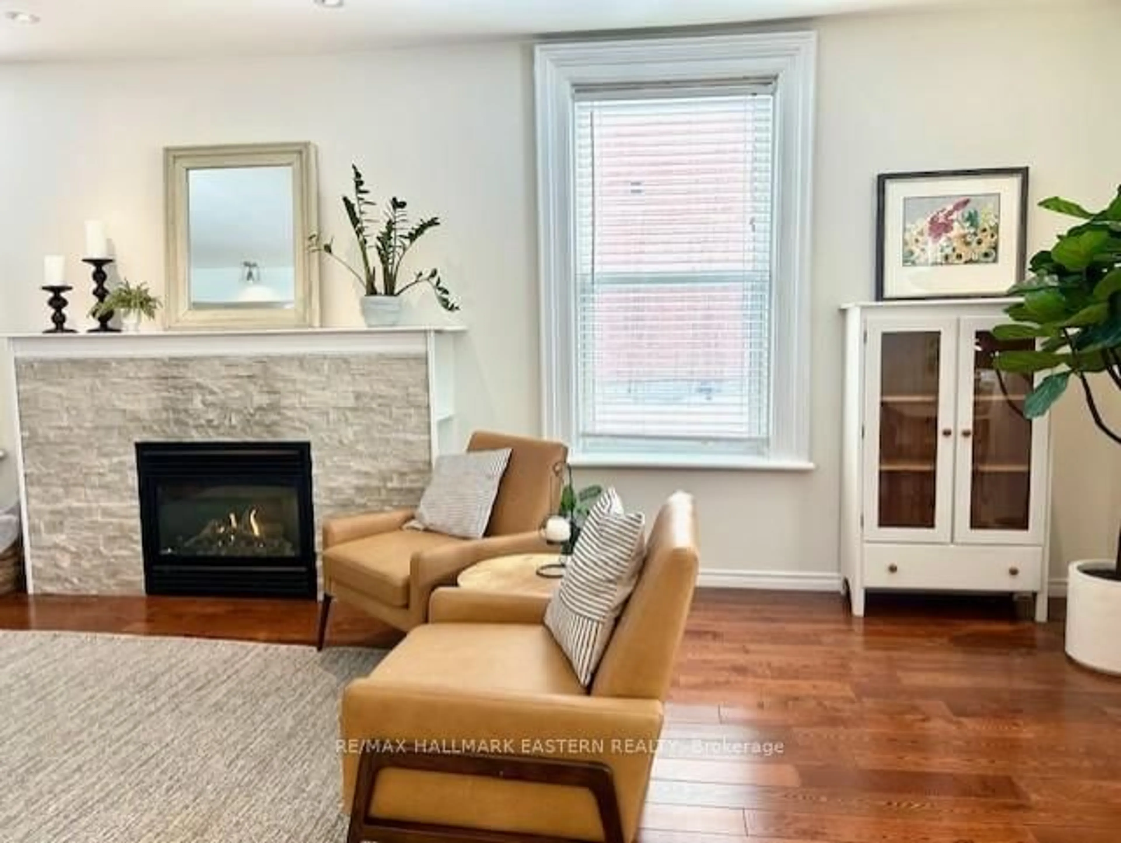 Living room with furniture, wood/laminate floor for 38 Regent St, Selwyn Ontario K0L 2H0