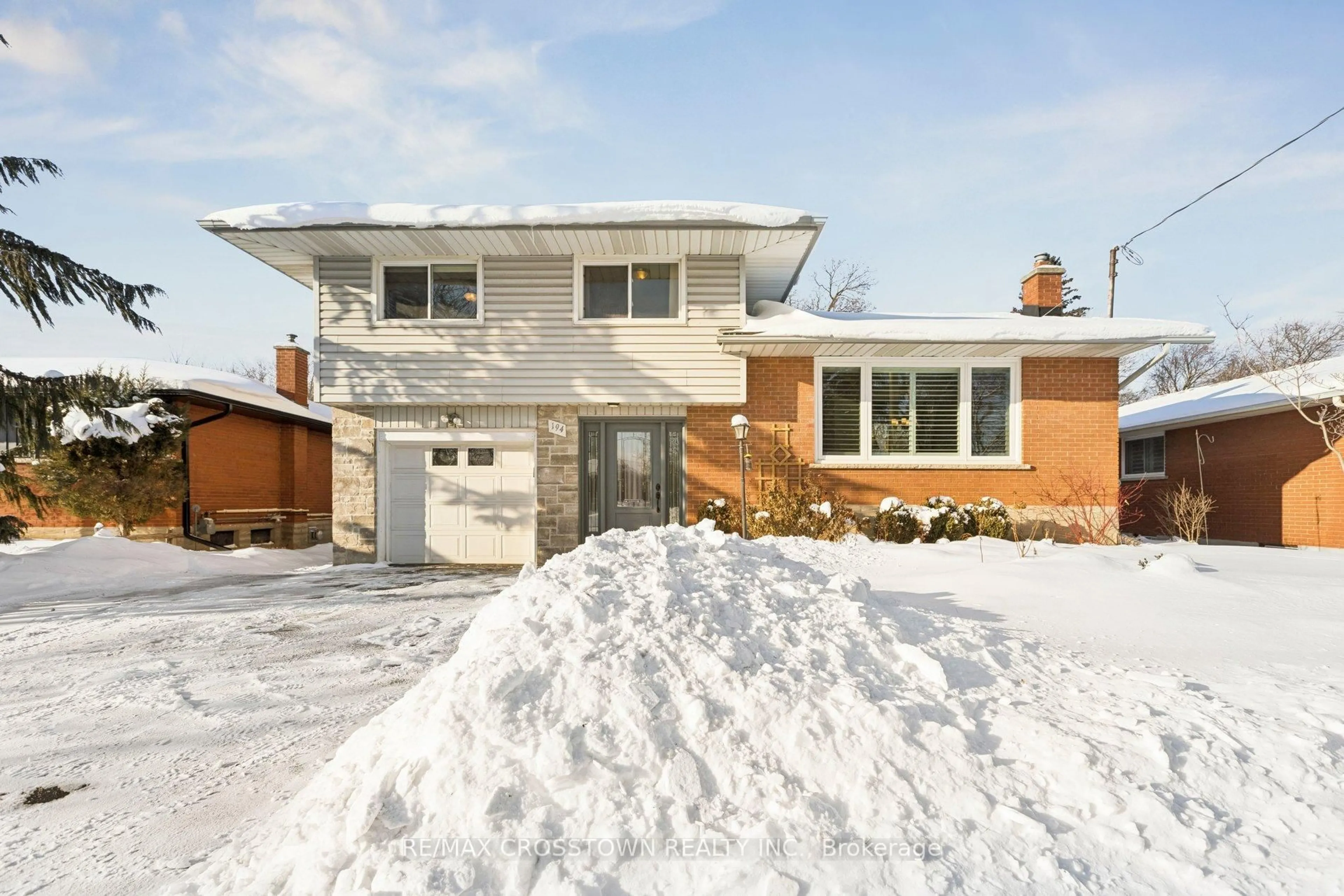 Home with brick exterior material, street for 194 Ross Ave, Kitchener Ontario N2A 1V6