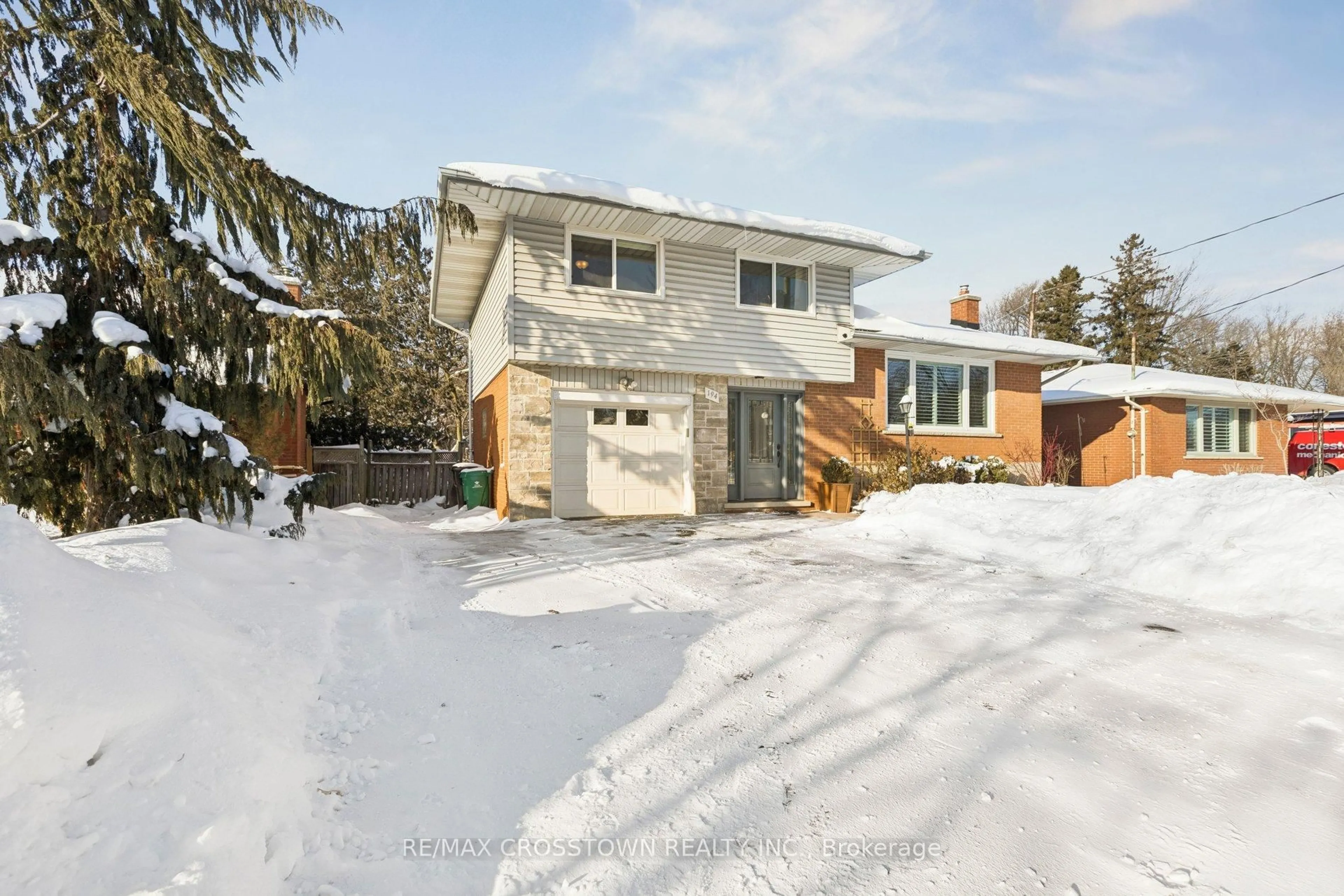 A pic from outside/outdoor area/front of a property/back of a property/a pic from drone, street for 194 Ross Ave, Kitchener Ontario N2A 1V6