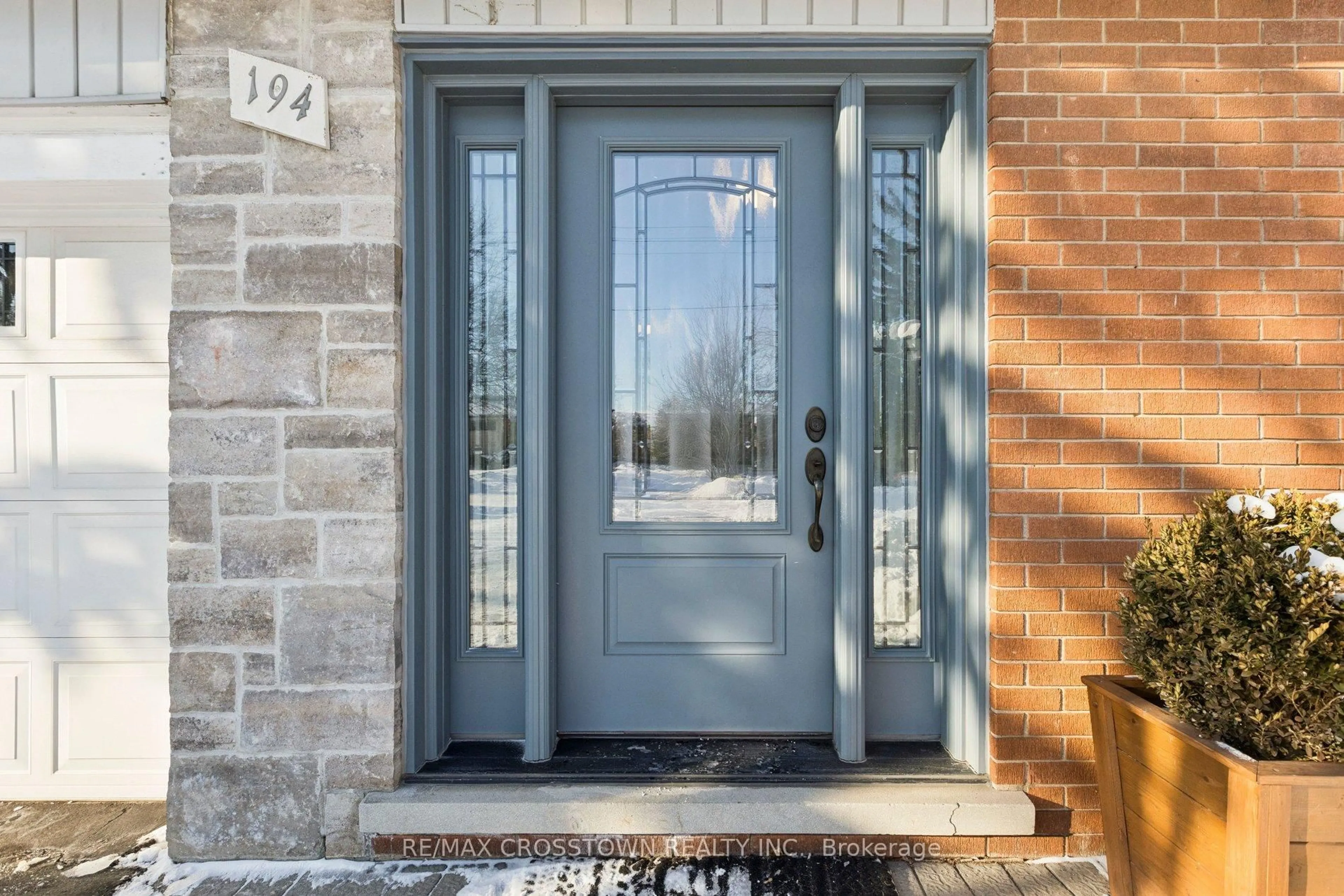 Indoor entryway for 194 Ross Ave, Kitchener Ontario N2A 1V6