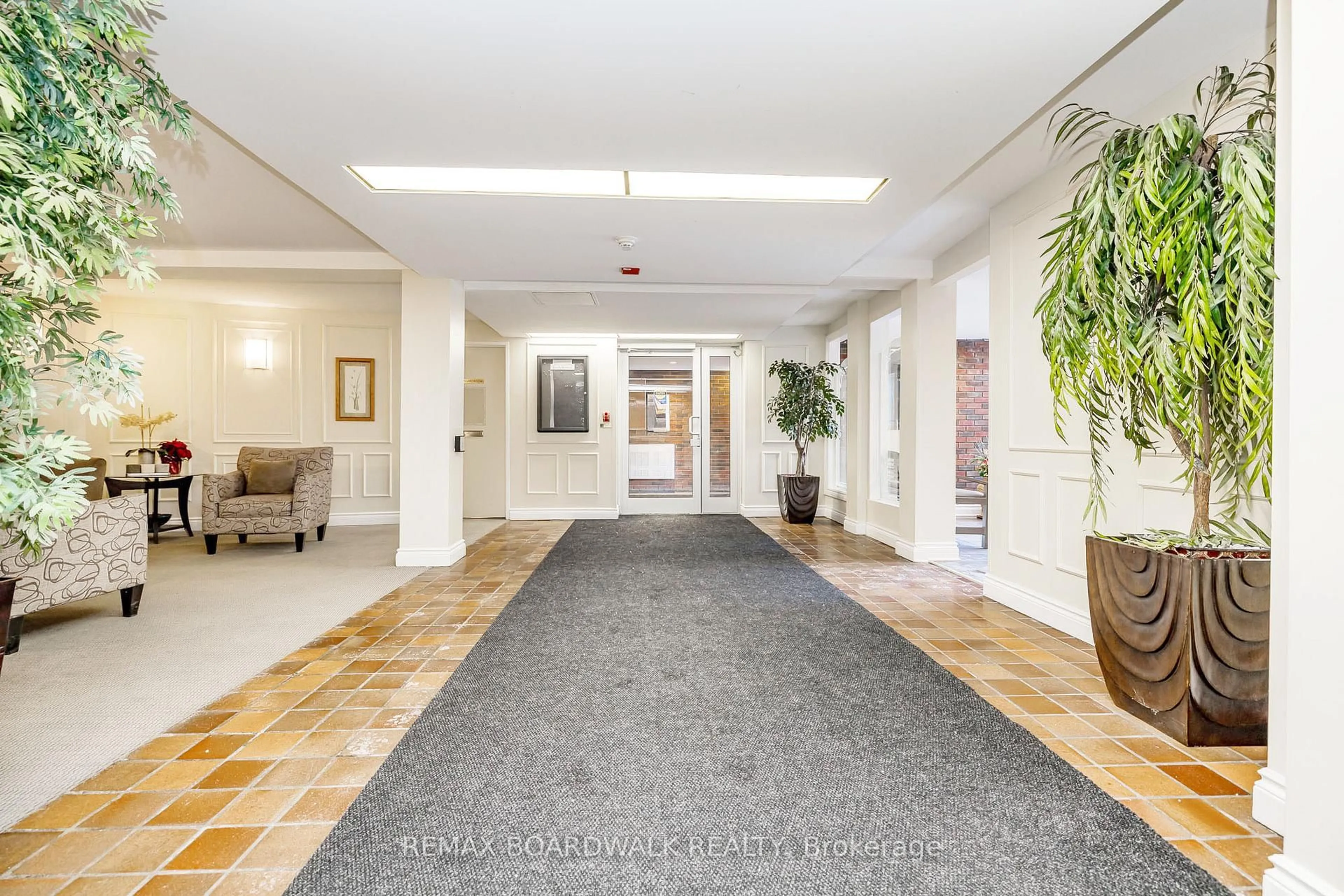 Indoor foyer for 1356 Meadowlands Dr #204, Ottawa Ontario K2E 6K6