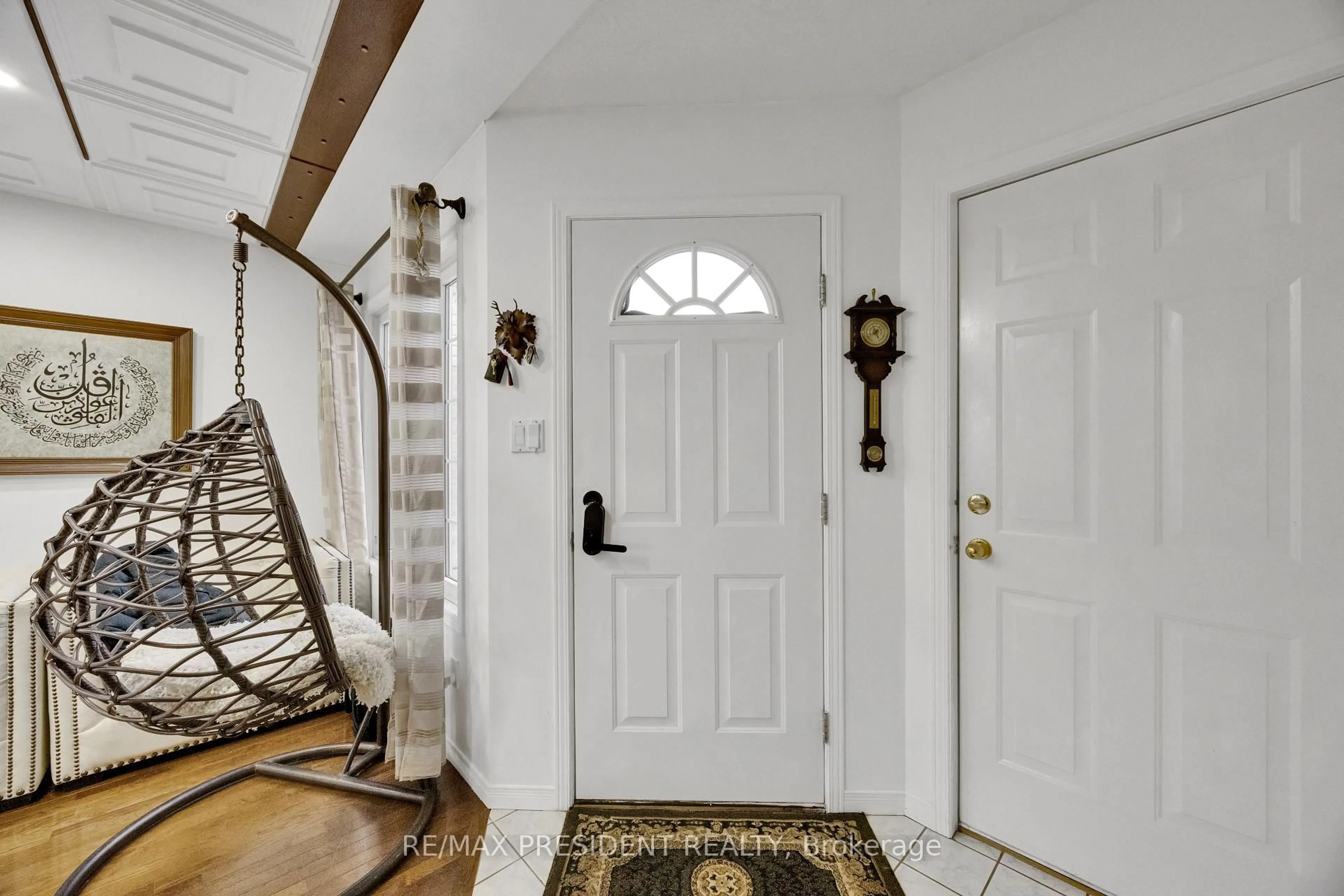 Indoor entryway for 10 Chalkstone Dr #18, London South Ontario N6E 3Z9